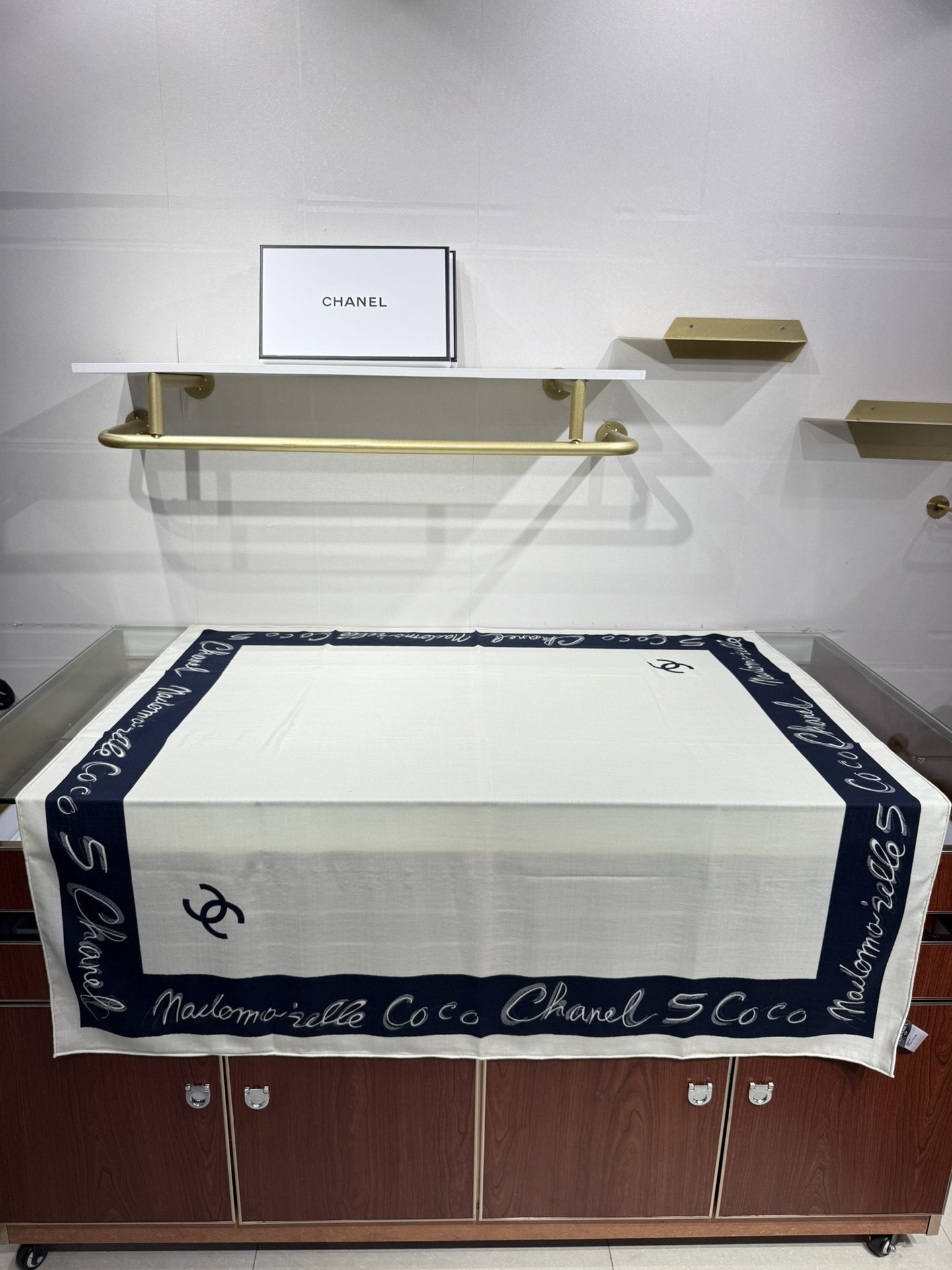 💟Chanel ~25秋冬新品～【140顶级丝毛双面同色】穿搭灵感大爆发披肩用来搭配真的很嗲嗲嗲真的太美