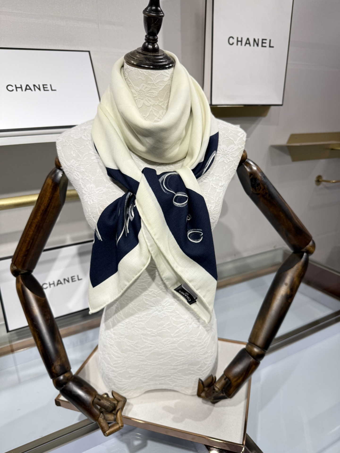 💟Chanel ~25秋冬新品～【140顶级丝毛双面同色】穿搭灵感大爆发披肩用来搭配真的很嗲嗲嗲真的太美