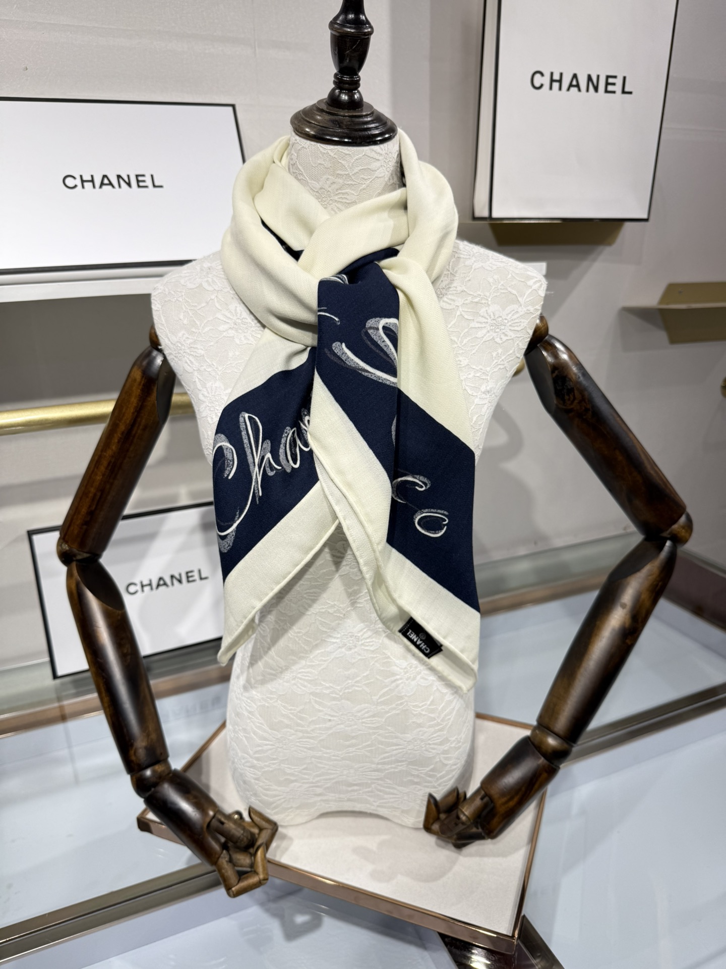 💟Chanel ~25秋冬新品～【140顶级丝毛双面同色】穿搭灵感大爆发披肩用来搭配真的很嗲嗲嗲真的太美