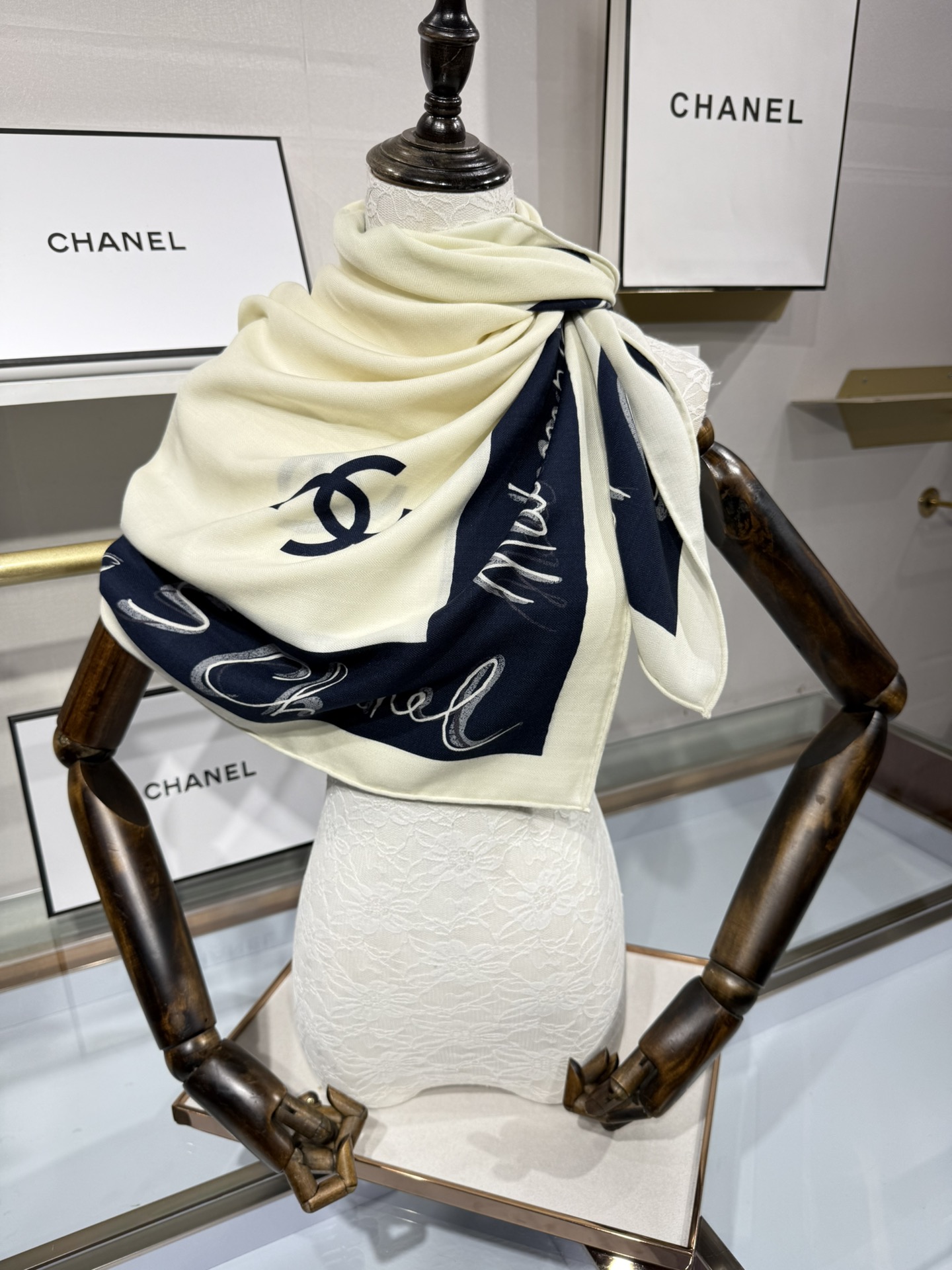 💟Chanel ~25秋冬新品～【140顶级丝毛双面同色】穿搭灵感大爆发披肩用来搭配真的很嗲嗲嗲真的太美