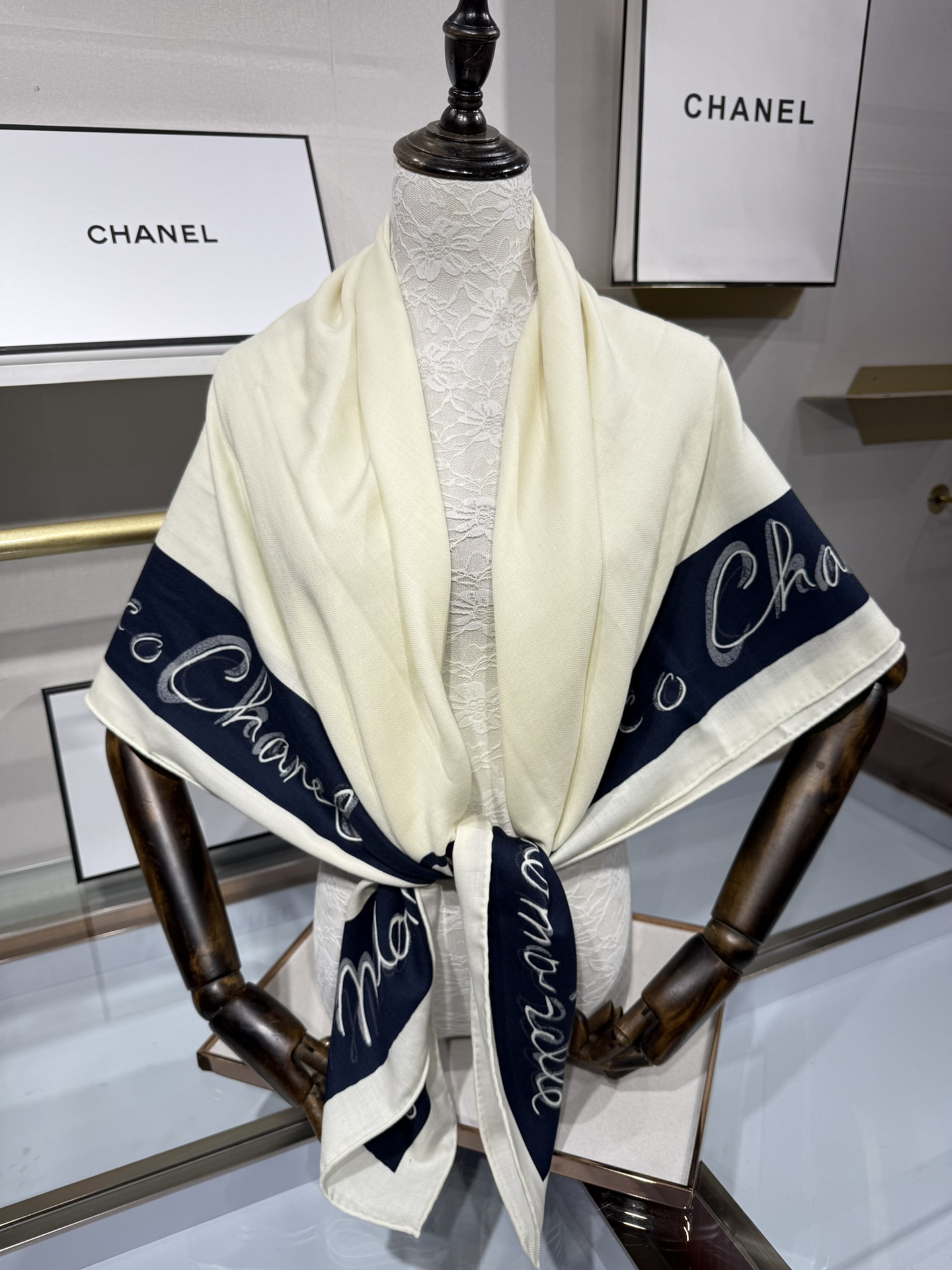💟Chanel ~25秋冬新品～【140顶级丝毛双面同色】穿搭灵感大爆发披肩用来搭配真的很嗲嗲嗲真的太美