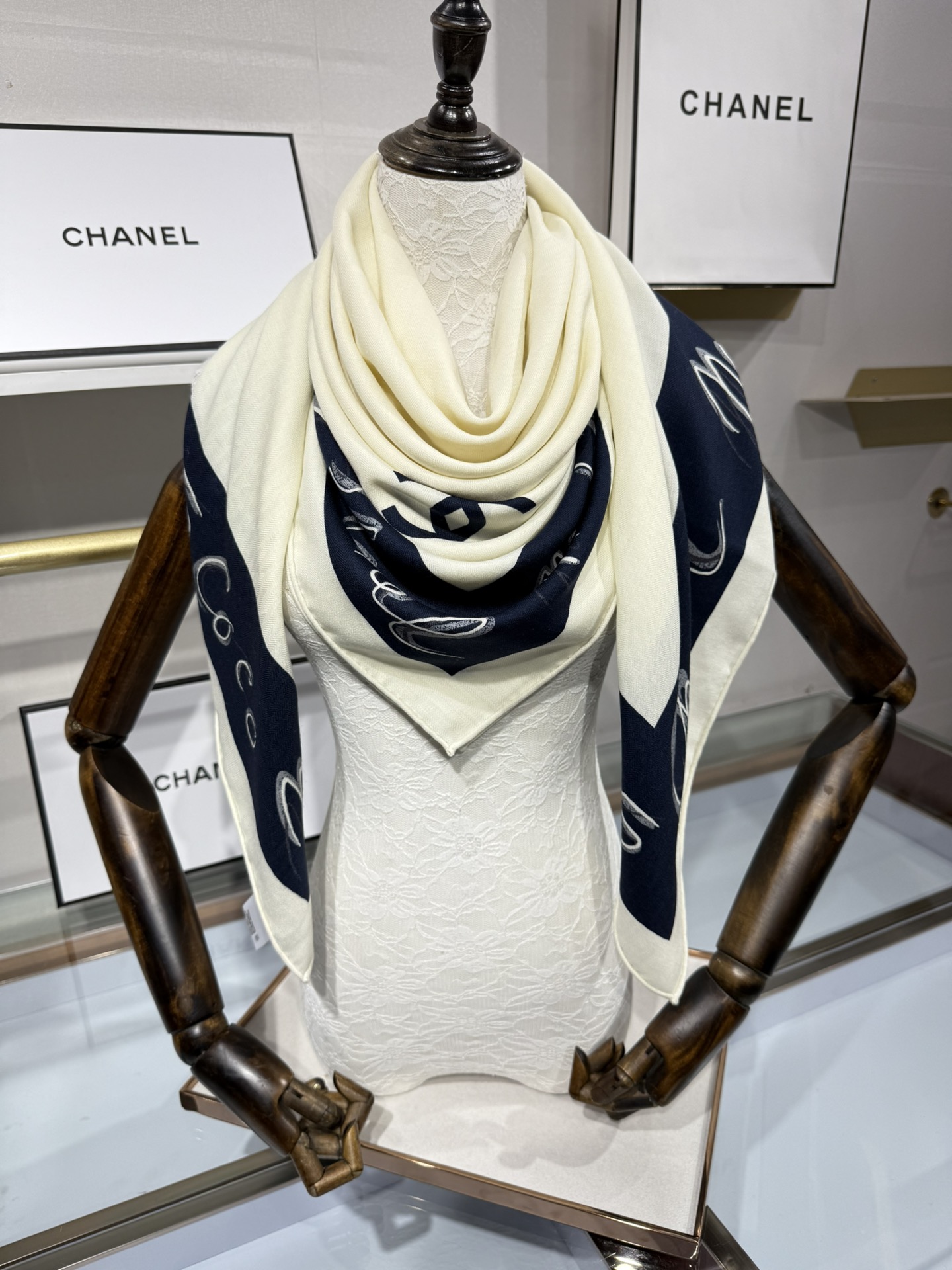 💟Chanel ~25秋冬新品～【140顶级丝毛双面同色】穿搭灵感大爆发披肩用来搭配真的很嗲嗲嗲真的太美