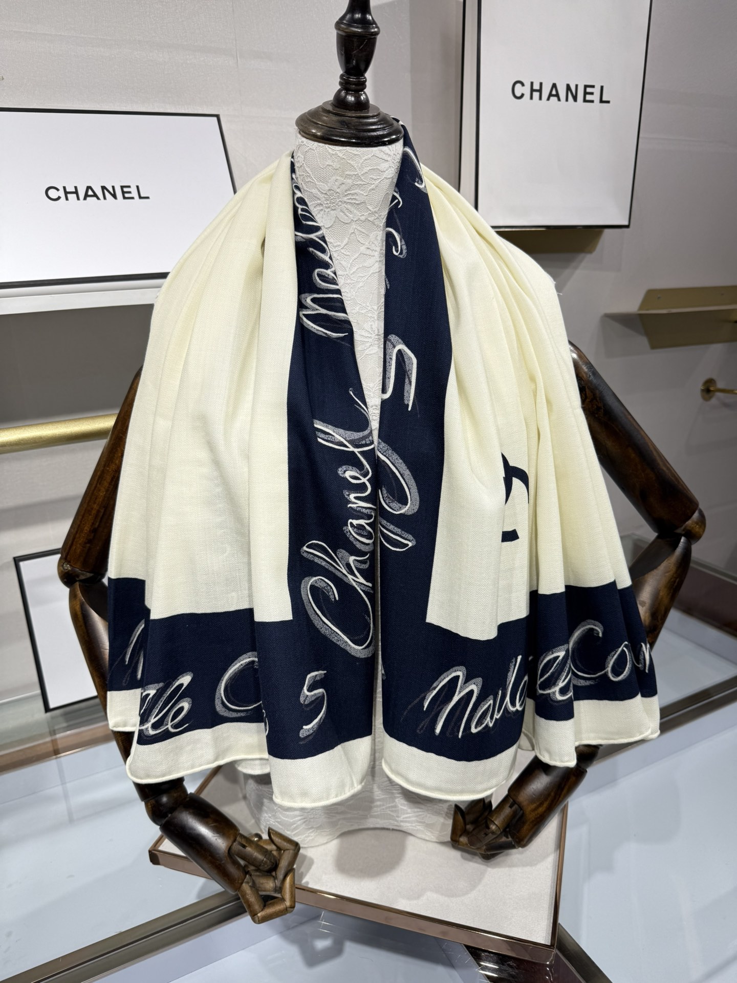 💟Chanel ~25秋冬新品～【140顶级丝毛双面同色】穿搭灵感大爆发披肩用来搭配真的很嗲嗲嗲真的太美