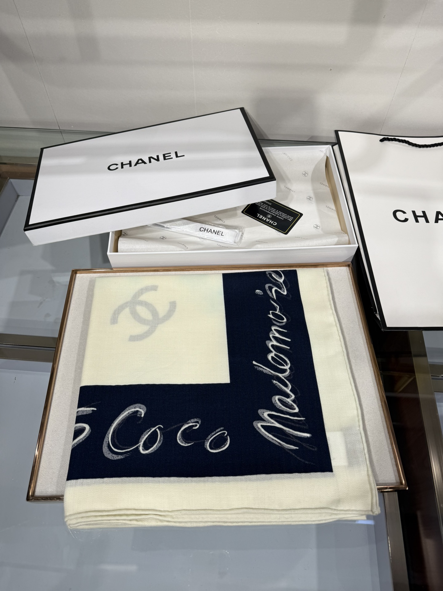 💟Chanel ~25秋冬新品～【140顶级丝毛双面同色】穿搭灵感大爆发披肩用来搭配真的很嗲嗲嗲真的太美