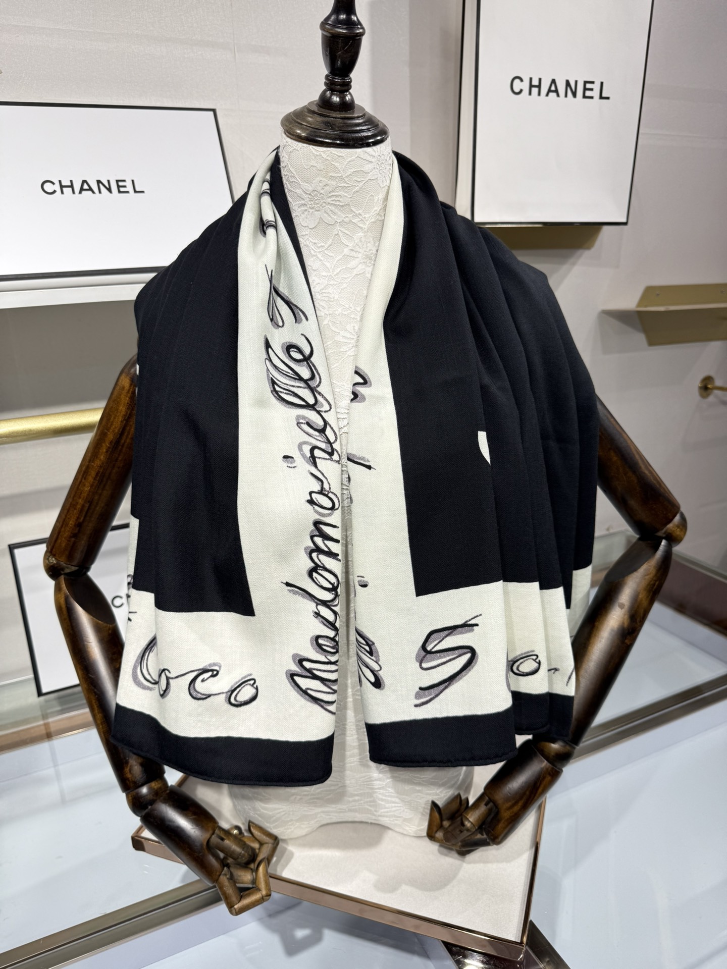 💟Chanel ~25秋冬新品～【140顶级丝毛双面同色】穿搭灵感大爆发披肩用来搭配真的很嗲嗲嗲真的太美