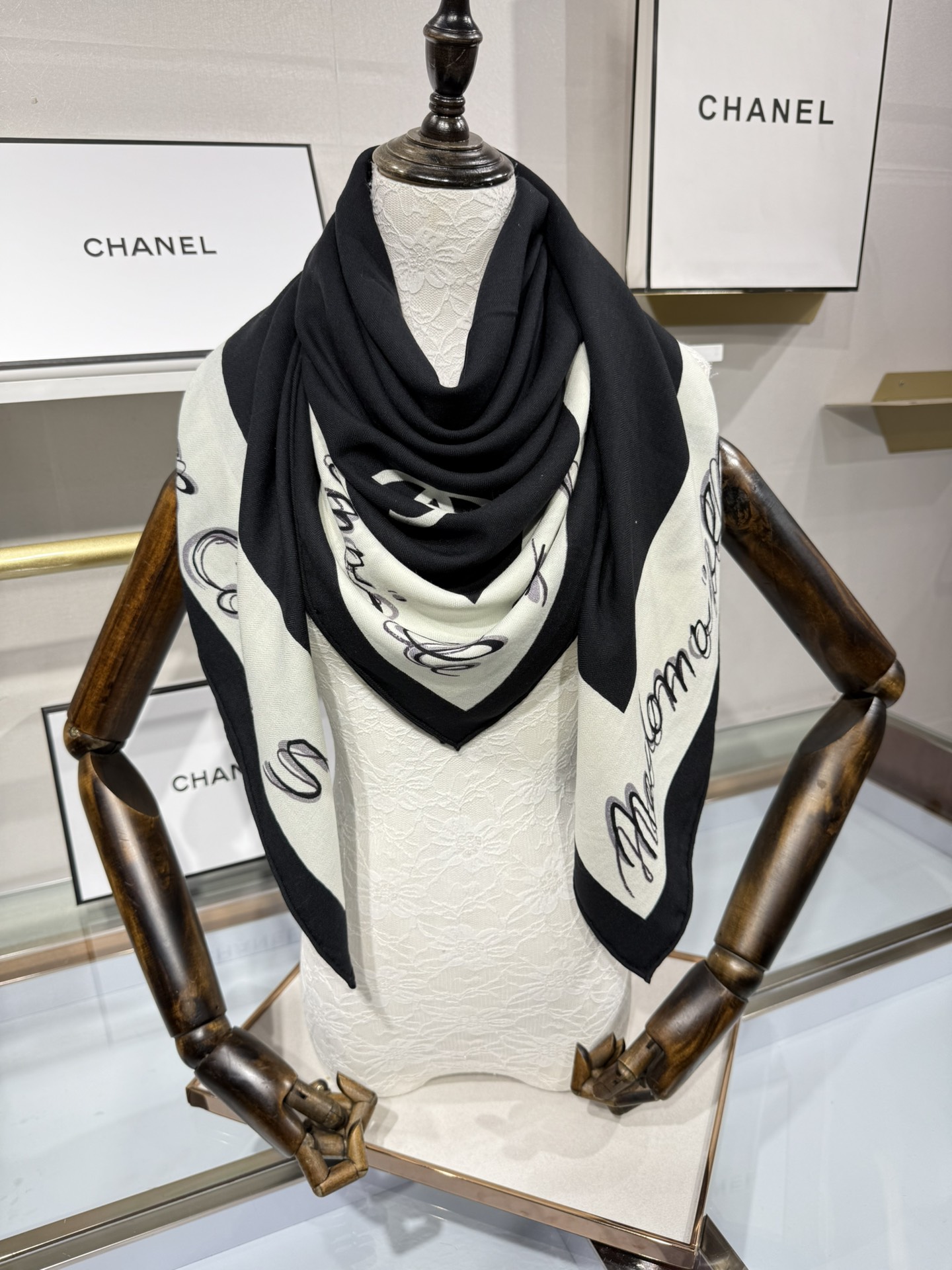 💟Chanel ~25秋冬新品～【140顶级丝毛双面同色】穿搭灵感大爆发披肩用来搭配真的很嗲嗲嗲真的太美