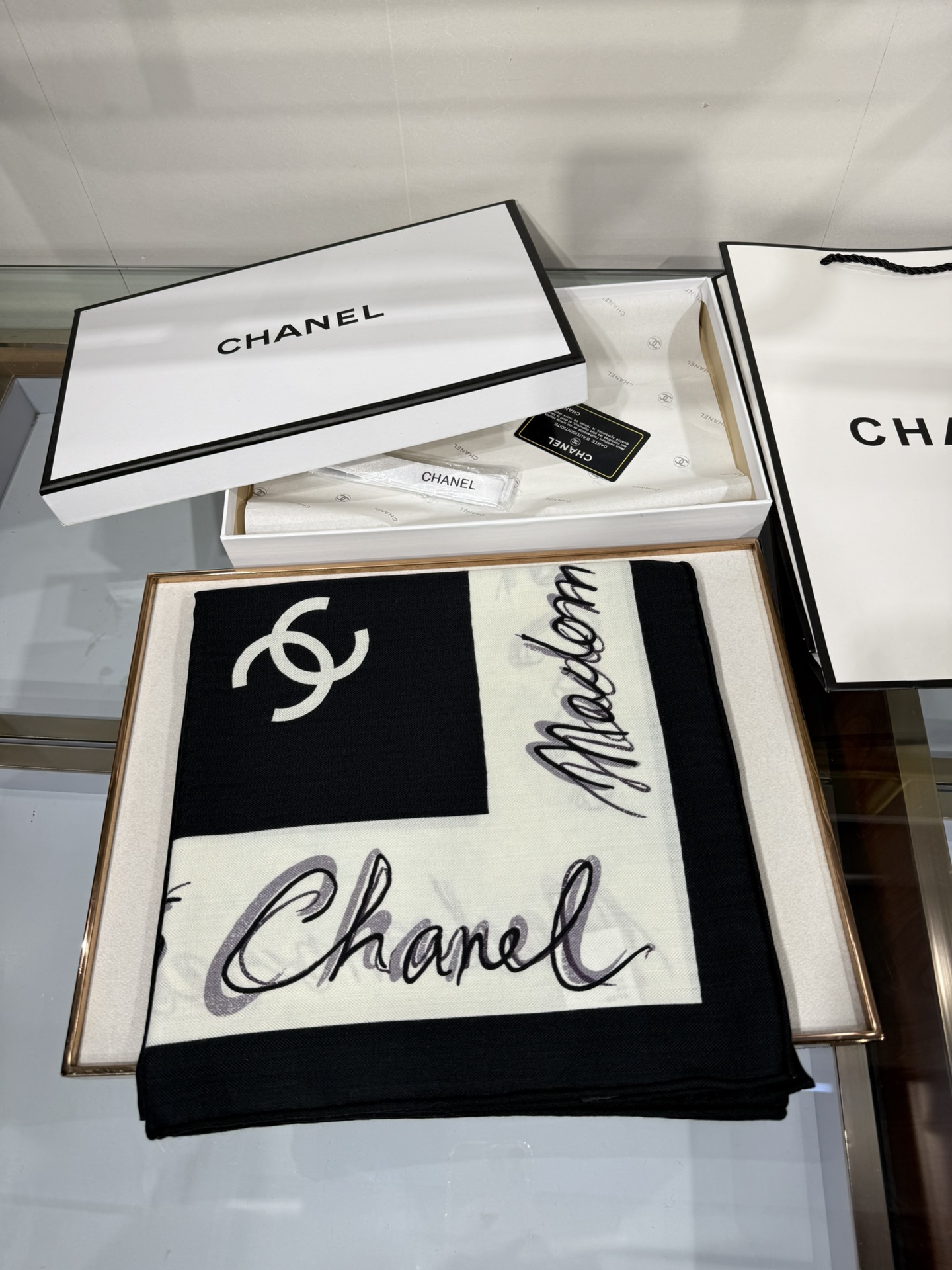 💟Chanel ~25秋冬新品～【140顶级丝毛双面同色】穿搭灵感大爆发披肩用来搭配真的很嗲嗲嗲真的太美