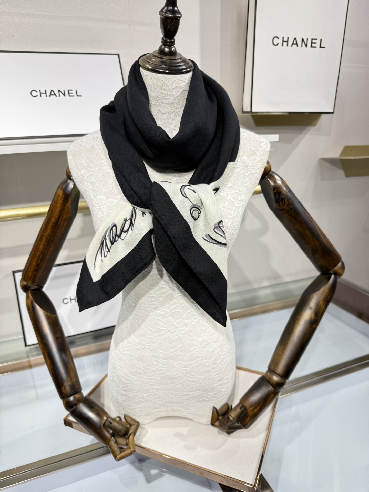 💟Chanel ~25秋冬新品～【140顶级丝毛双面同色】穿搭灵感大爆发披肩用来搭配真的很嗲嗲嗲真的太美