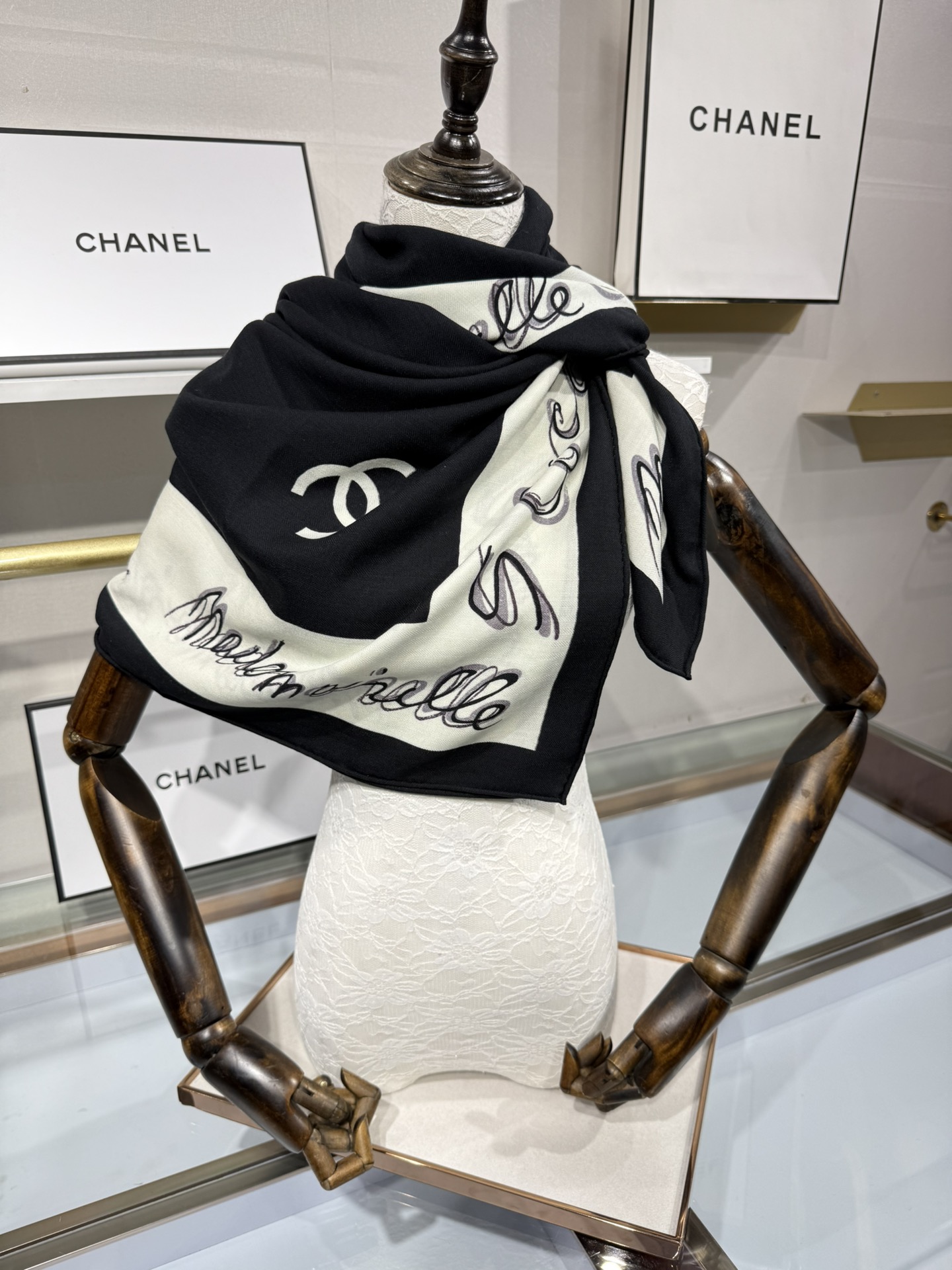 💟Chanel ~25秋冬新品～【140顶级丝毛双面同色】穿搭灵感大爆发披肩用来搭配真的很嗲嗲嗲真的太美