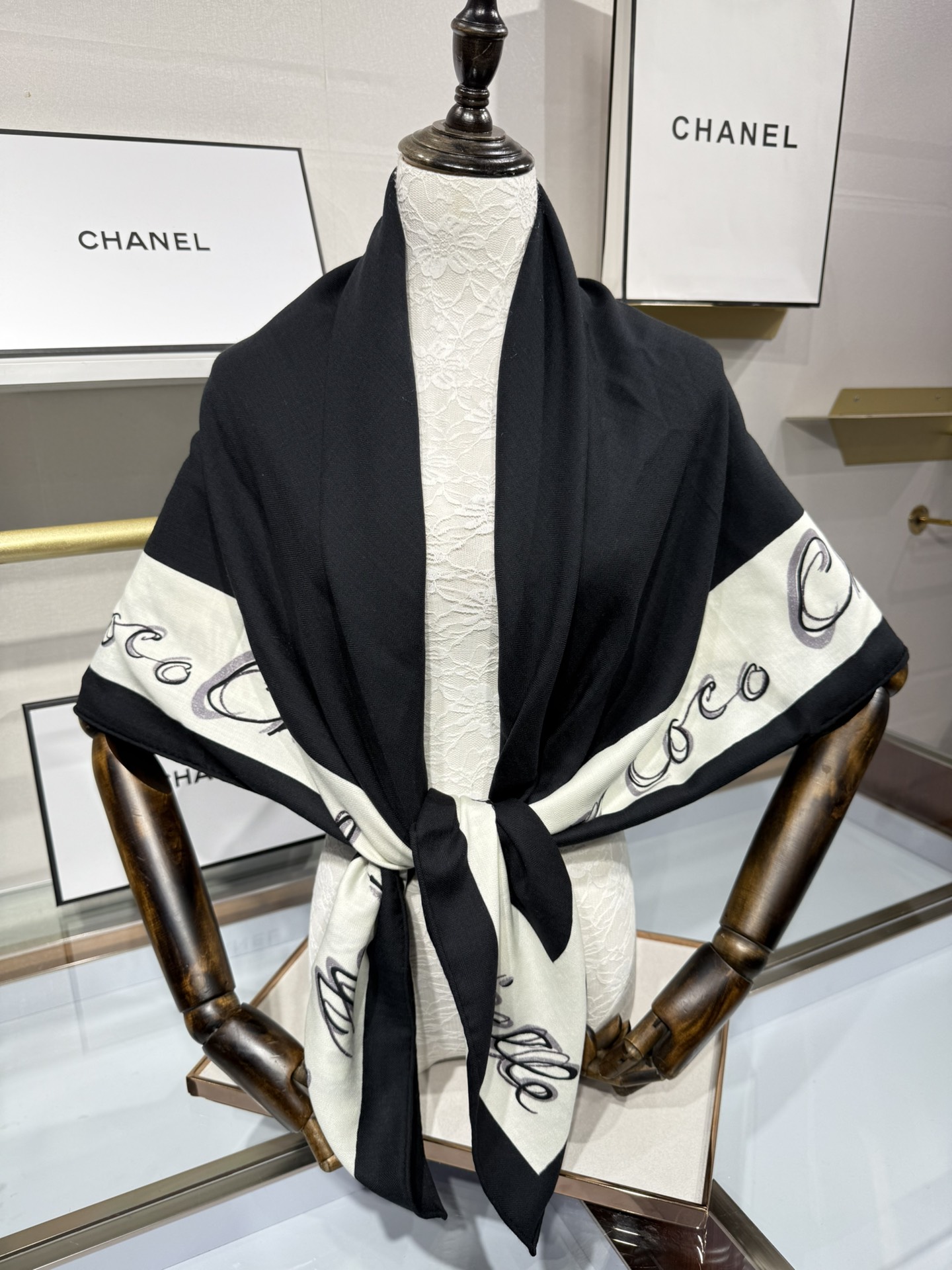 💟Chanel ~25秋冬新品～【140顶级丝毛双面同色】穿搭灵感大爆发披肩用来搭配真的很嗲嗲嗲真的太美