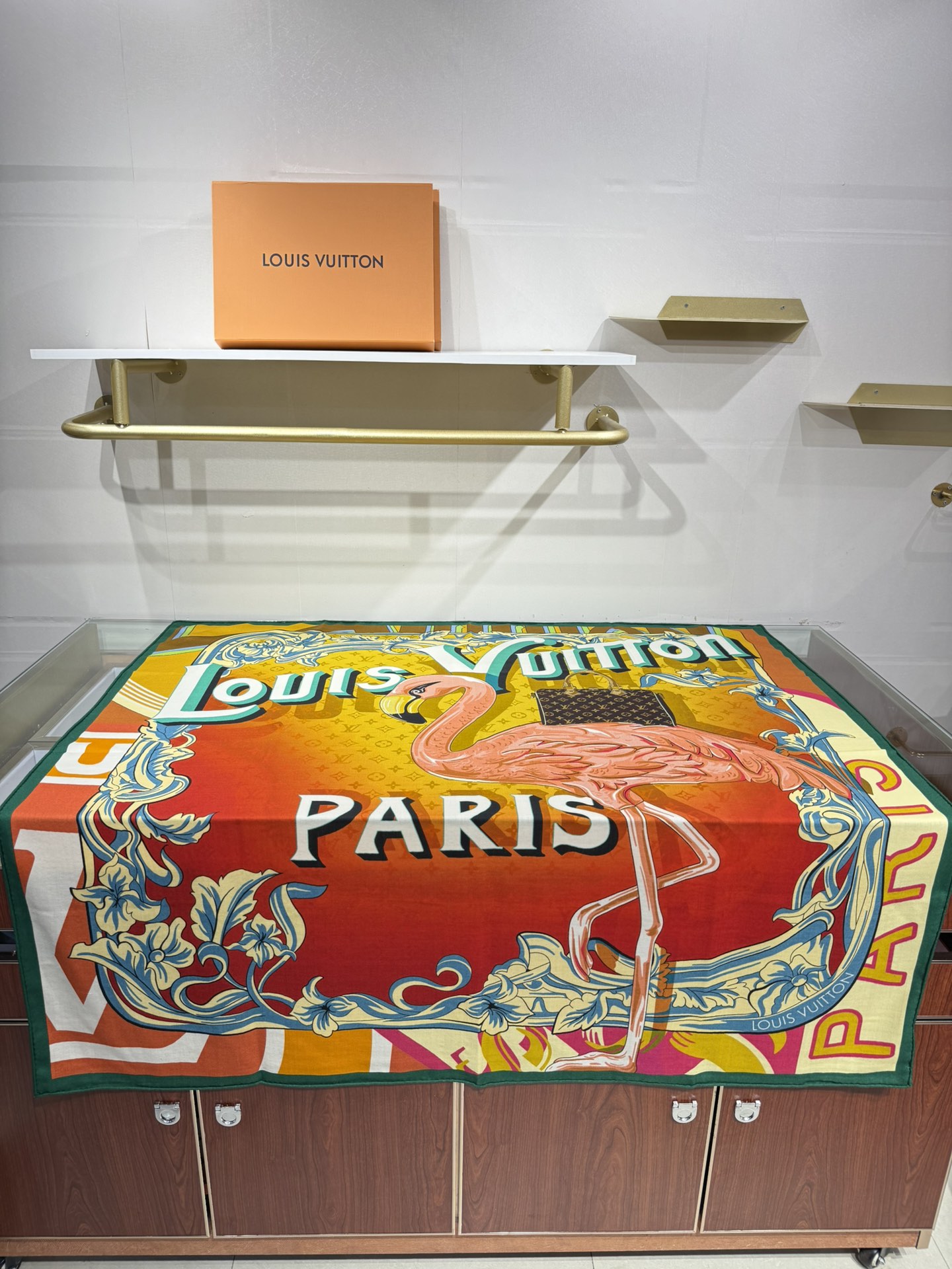 💟2025秋冬上新L驴家专柜最新款‼️。爆款哦 😘💍实物真心美 🎀披肩配以印花💓💃🏻无论设计喷绘都是非常