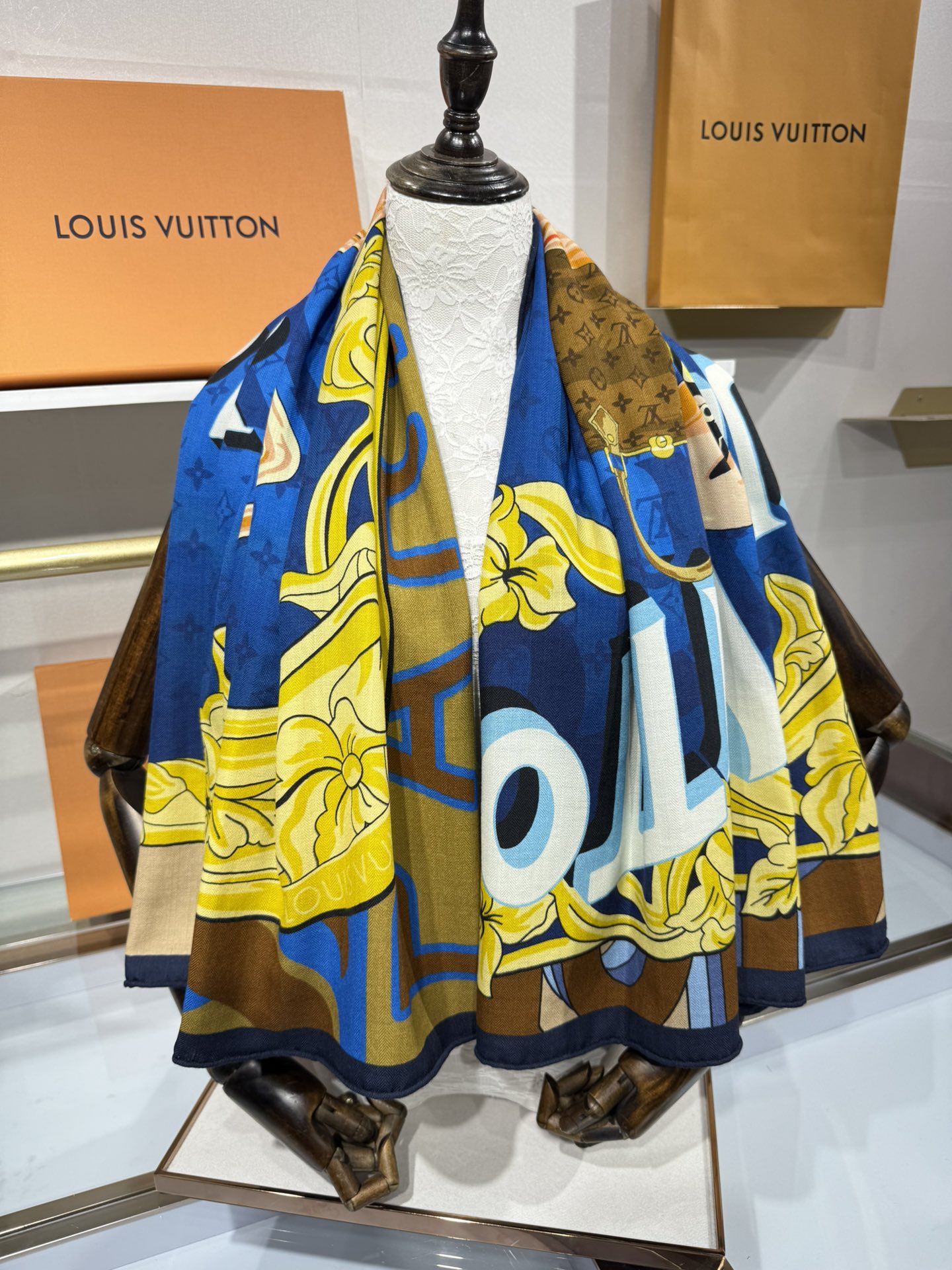 💟2025年上新L驴家专柜最新款‼️。爆款哦 😘💍实物真心美 🎀披肩配以印花💓💃🏻无论设计喷绘都是非常到