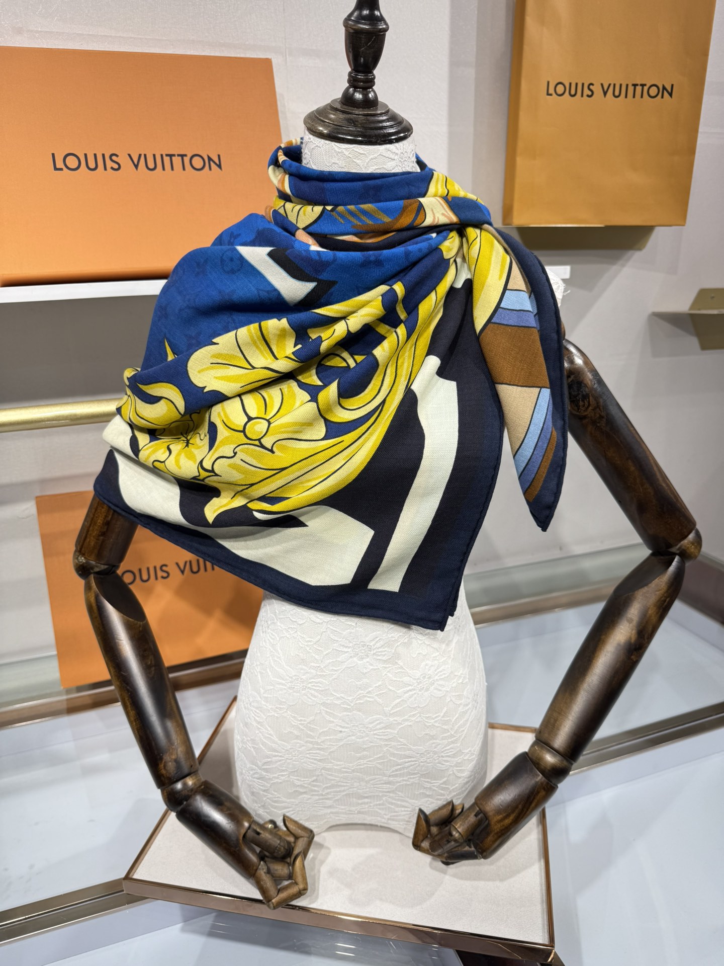 💟2025年上新L驴家专柜最新款‼️。爆款哦 😘💍实物真心美 🎀披肩配以印花💓💃🏻无论设计喷绘都是非常到