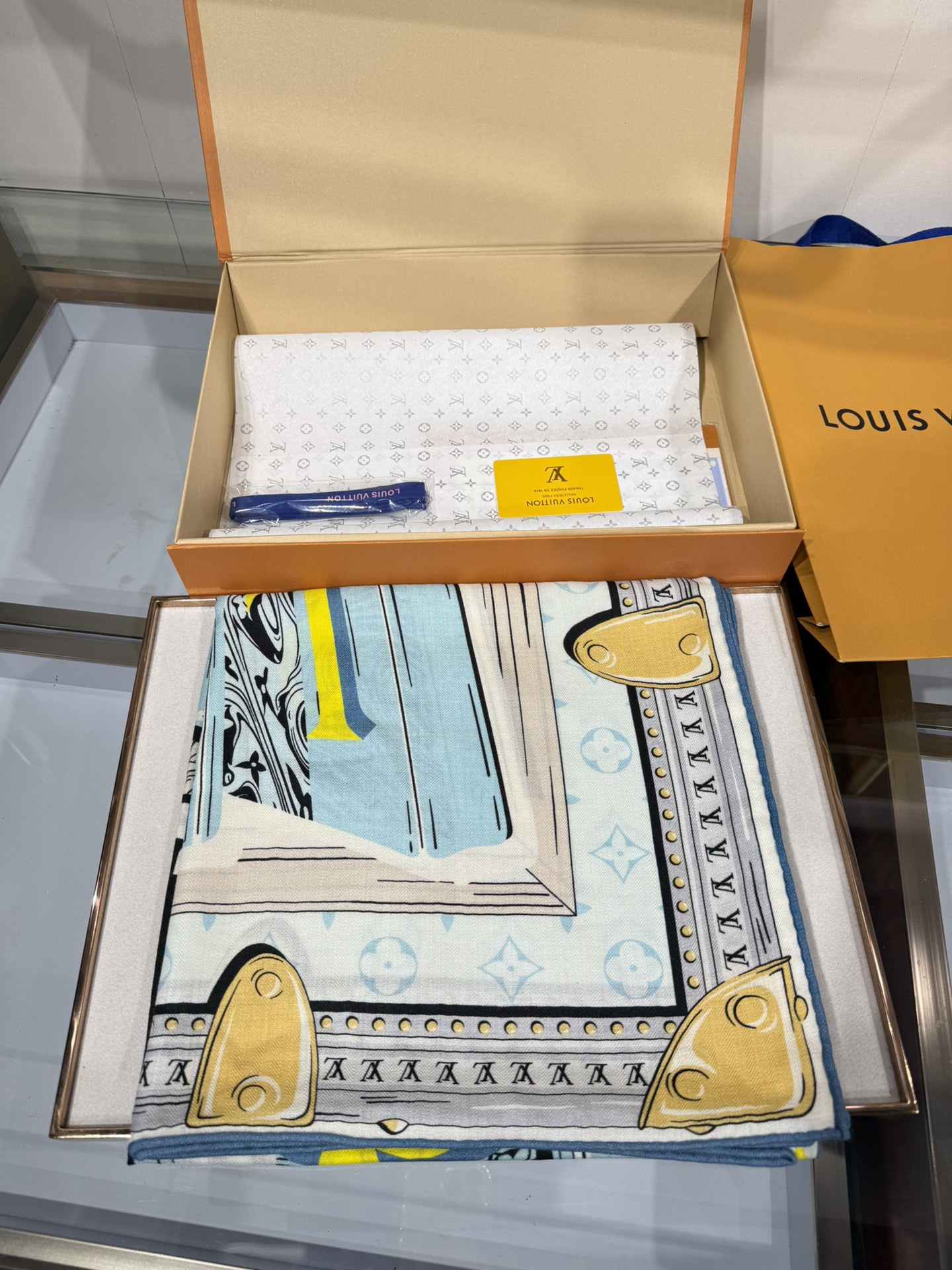 💟2025年秋冬新款 LV LIBRARY 140双面同色丝毛方巾LV Library 丝毛方巾以考究印