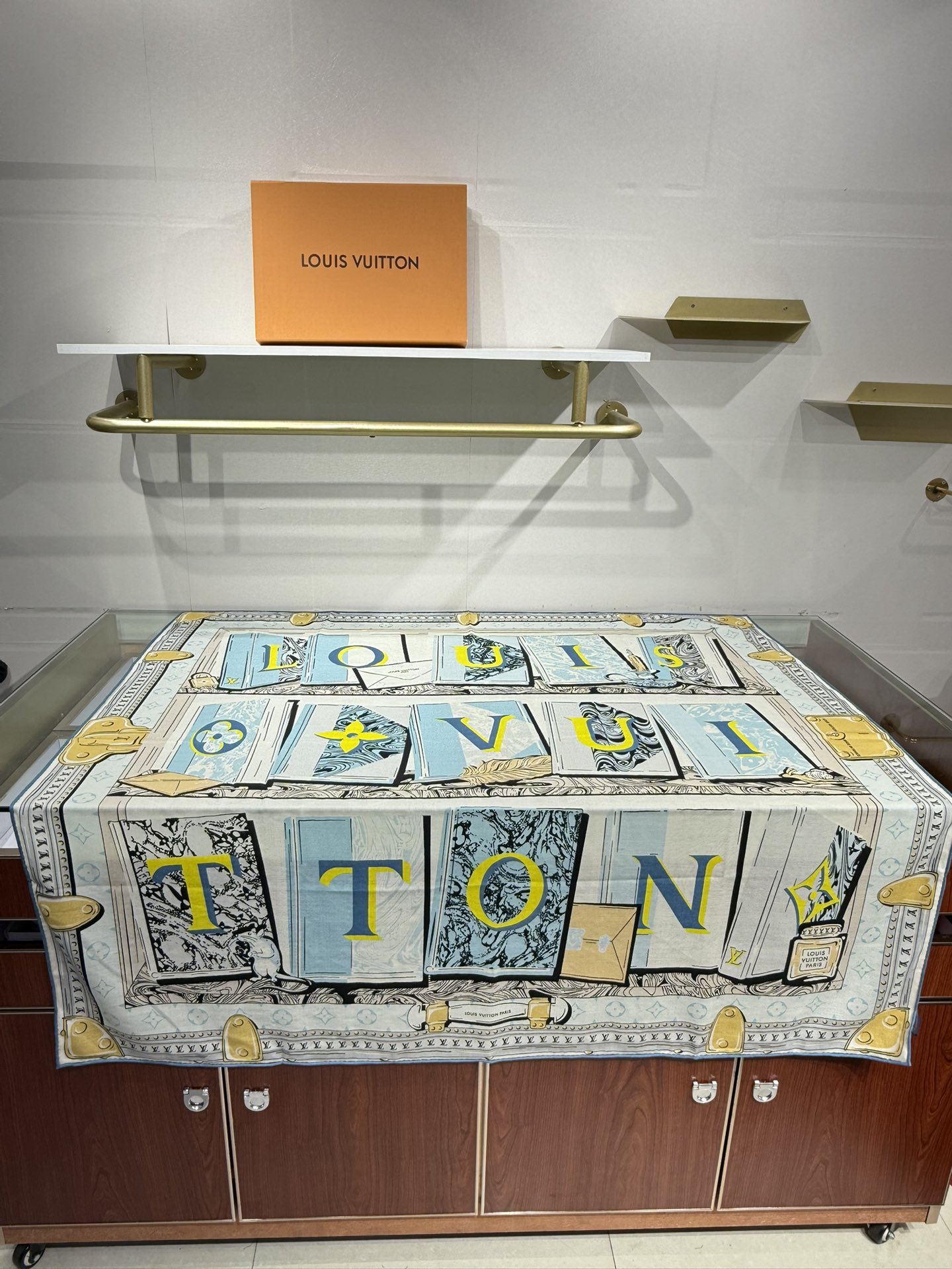 💟2025年秋冬新款 LV LIBRARY 140双面同色丝毛方巾LV Library 丝毛方巾以考究印