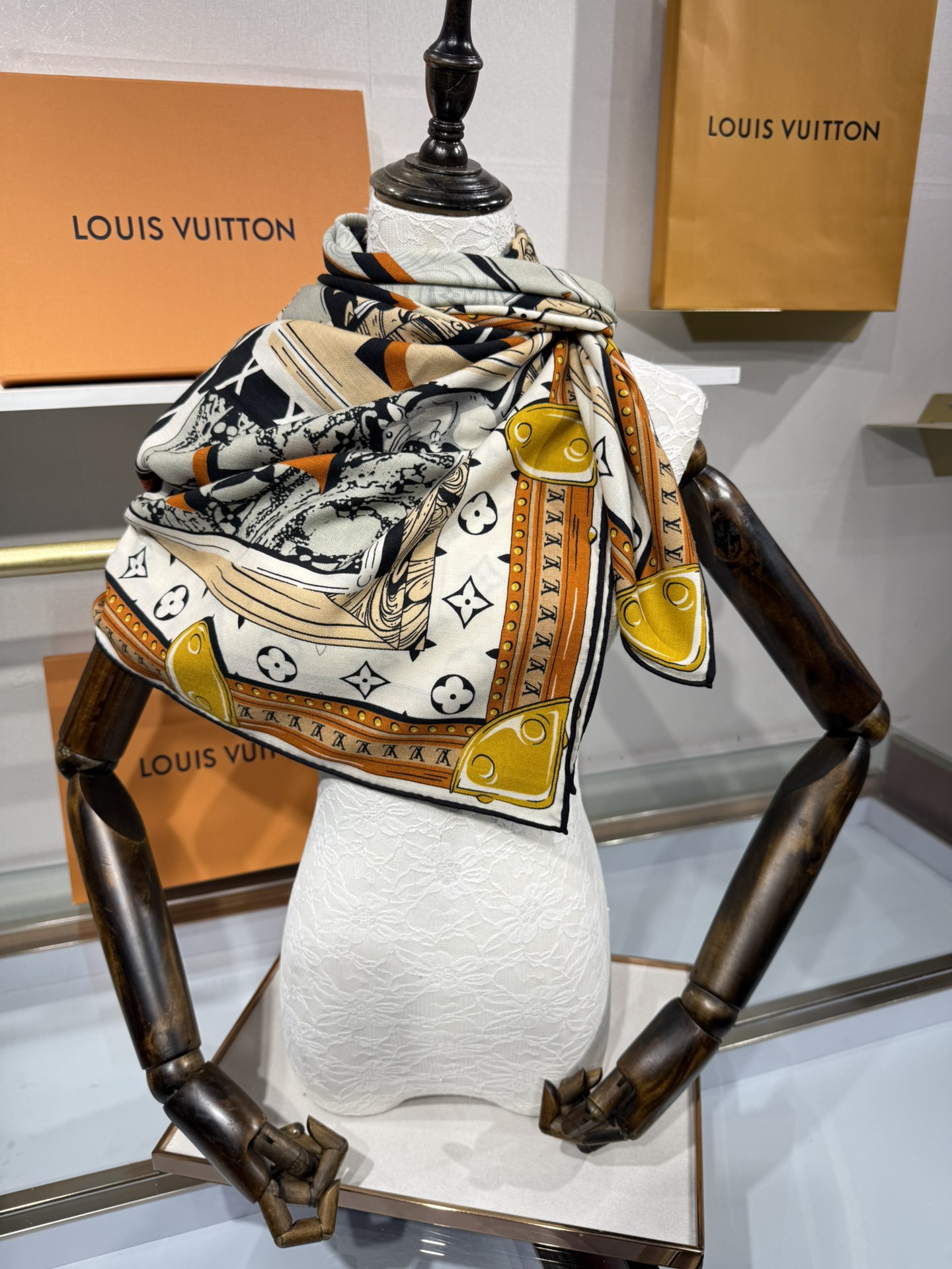 💟2025年 LV LIBRARY 140双面同色丝毛方巾LV Library 丝毛方巾以考究印花赞颂文