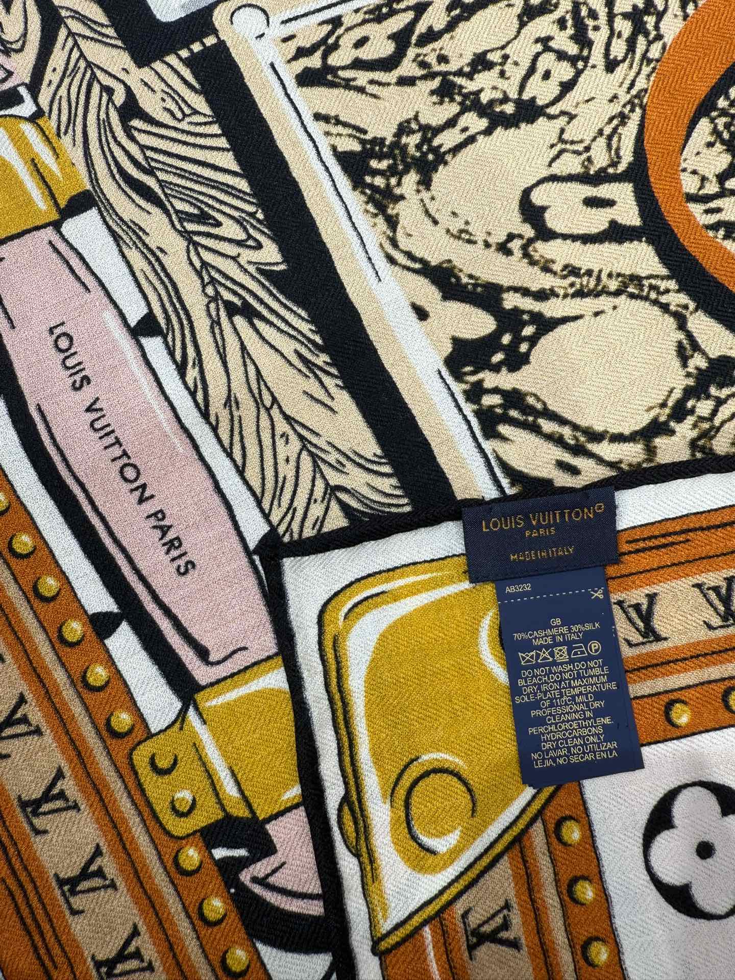 💟2025年 LV LIBRARY 140双面同色丝毛方巾LV Library 丝毛方巾以考究印花赞颂文