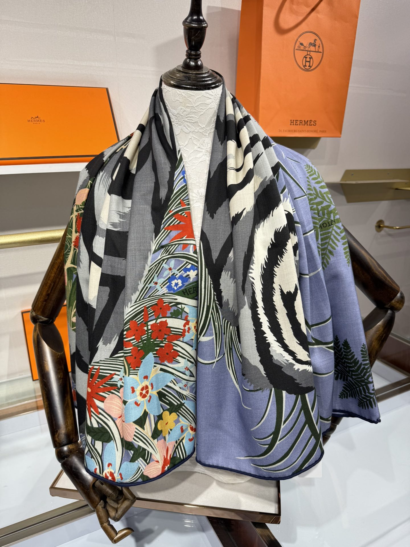 💟2025年秋冬抢先 上新💞【双面同色丝毛方巾】手工卷边山羊绒和真丝混纺披肩（70%山羊绒，30%桑蚕丝