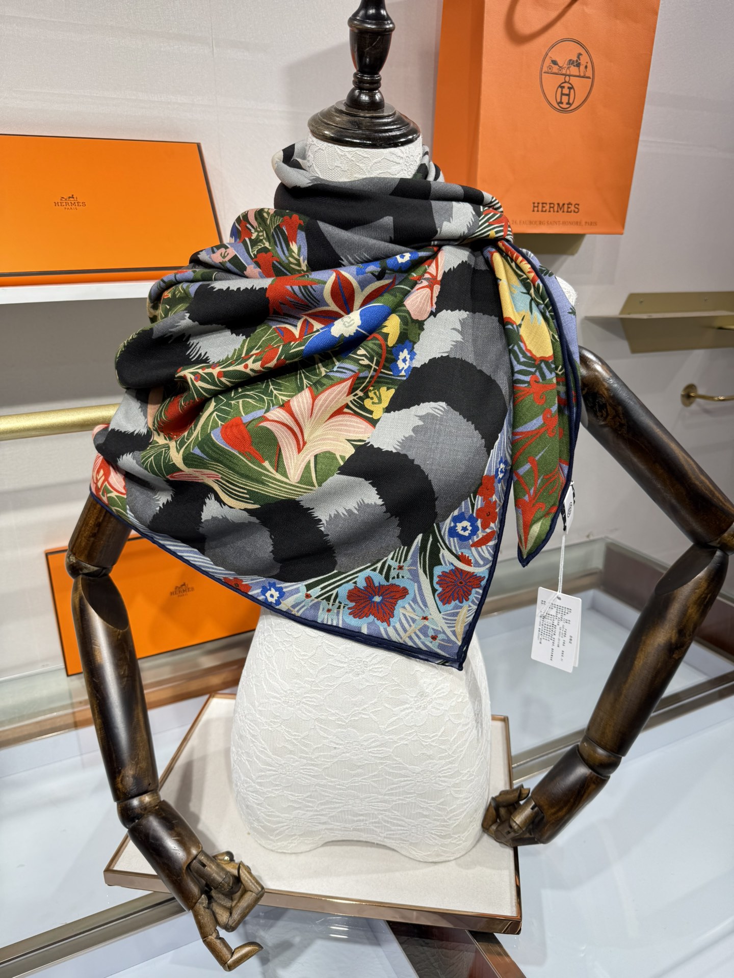 💟2025年秋冬抢先 上新💞【双面同色丝毛方巾】手工卷边山羊绒和真丝混纺披肩（70%山羊绒，30%桑蚕丝