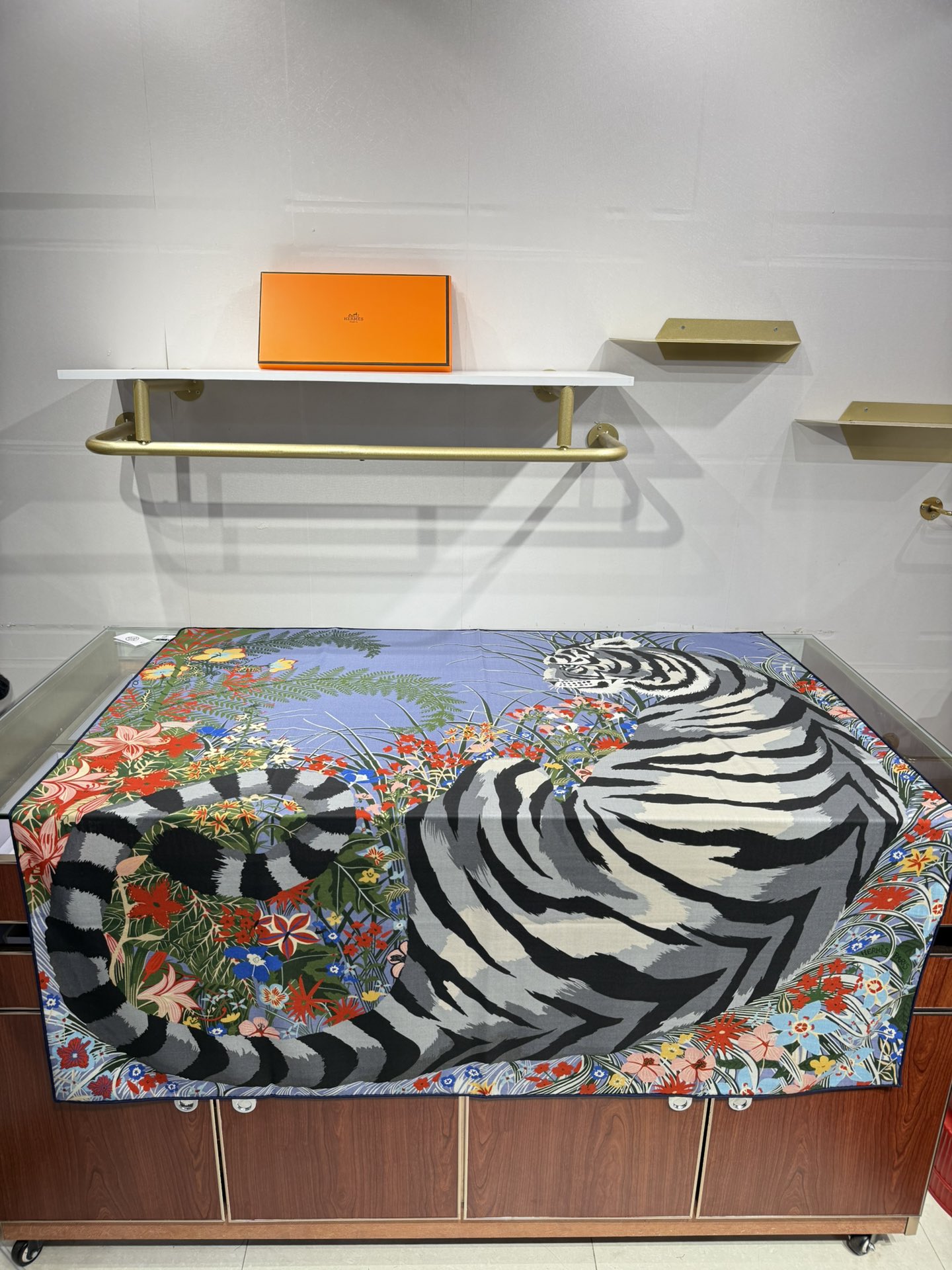 💟2025年秋冬抢先 上新💞【双面同色丝毛方巾】手工卷边山羊绒和真丝混纺披肩（70%山羊绒，30%桑蚕丝