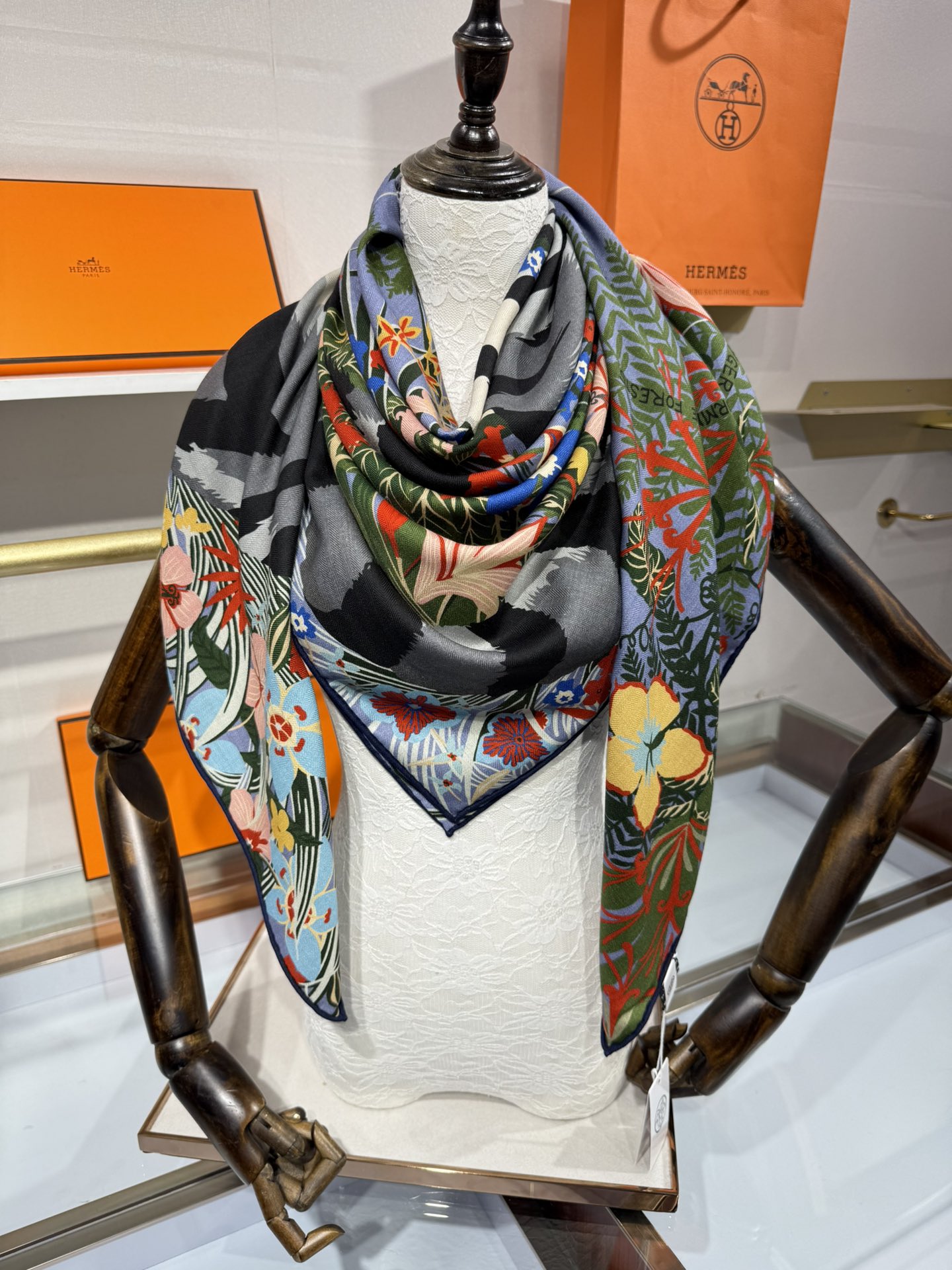 💟2025年秋冬抢先 上新💞【双面同色丝毛方巾】手工卷边山羊绒和真丝混纺披肩（70%山羊绒，30%桑蚕丝