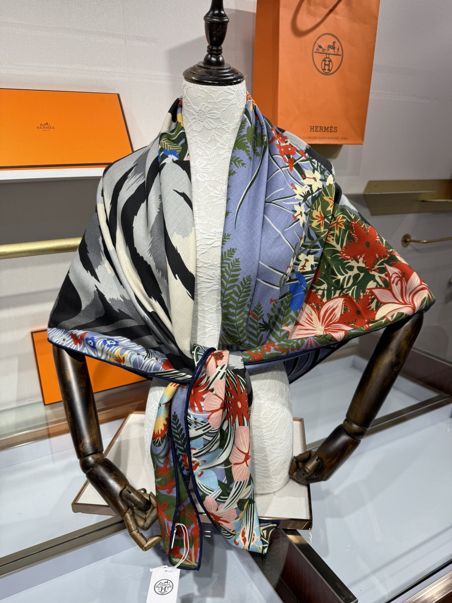 💟2025年秋冬抢先 上新💞【双面同色丝毛方巾】手工卷边山羊绒和真丝混纺披肩（70%山羊绒，30%桑蚕丝