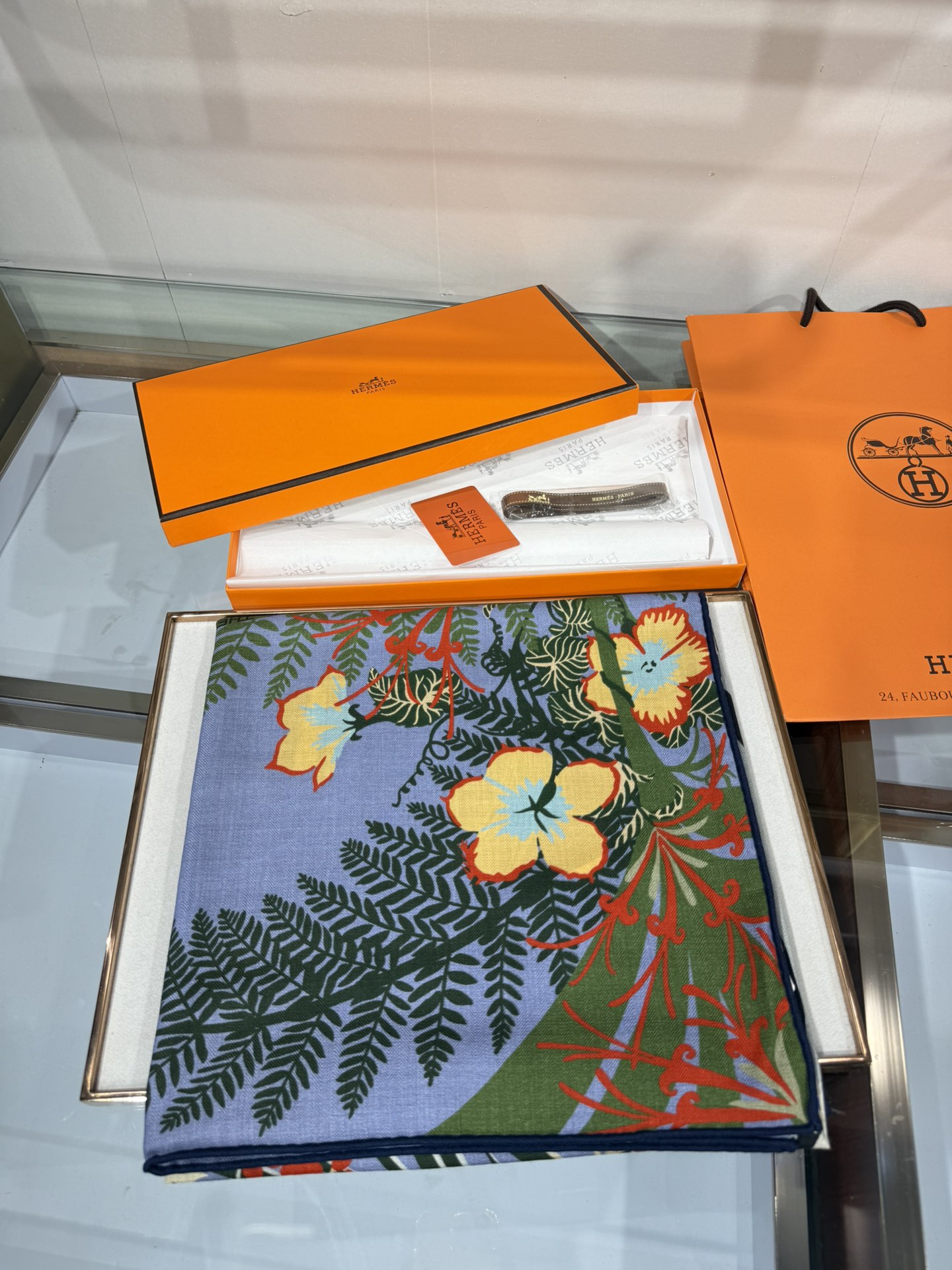 💟2025年秋冬抢先 上新💞【双面同色丝毛方巾】手工卷边山羊绒和真丝混纺披肩（70%山羊绒，30%桑蚕丝