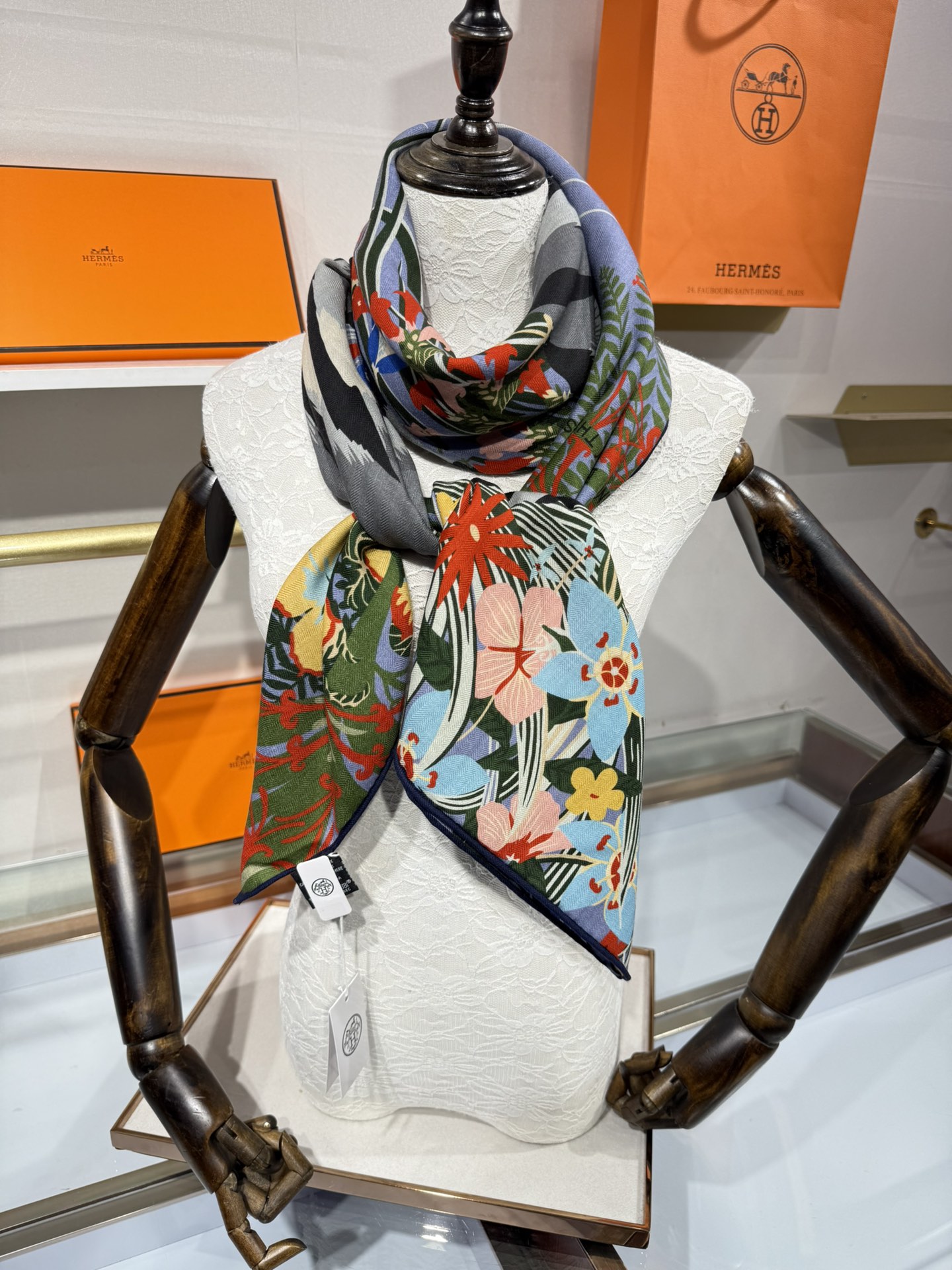 💟2025年秋冬抢先 上新💞【双面同色丝毛方巾】手工卷边山羊绒和真丝混纺披肩（70%山羊绒，30%桑蚕丝