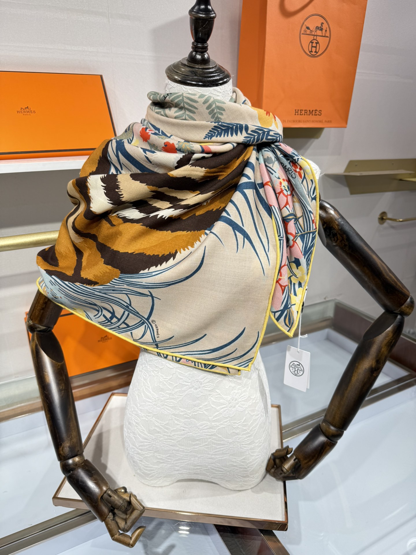 💟2025年秋冬抢先 上新💞【双面同色丝毛方巾】手工卷边山羊绒和真丝混纺披肩（70%山羊绒，30%桑蚕丝