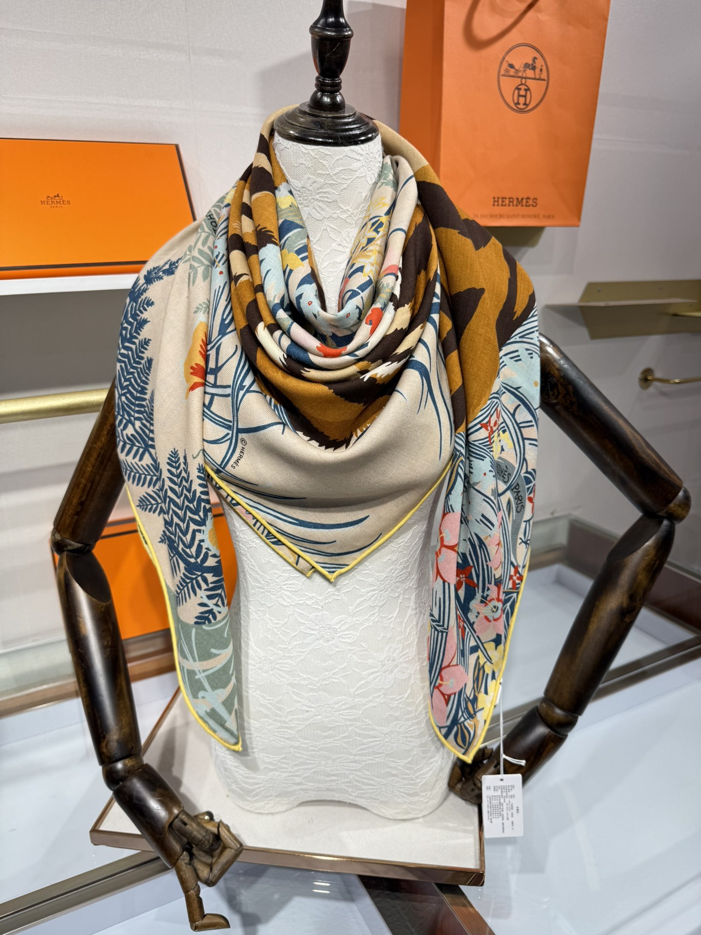 💟2025年秋冬抢先 上新💞【双面同色丝毛方巾】手工卷边山羊绒和真丝混纺披肩（70%山羊绒，30%桑蚕丝