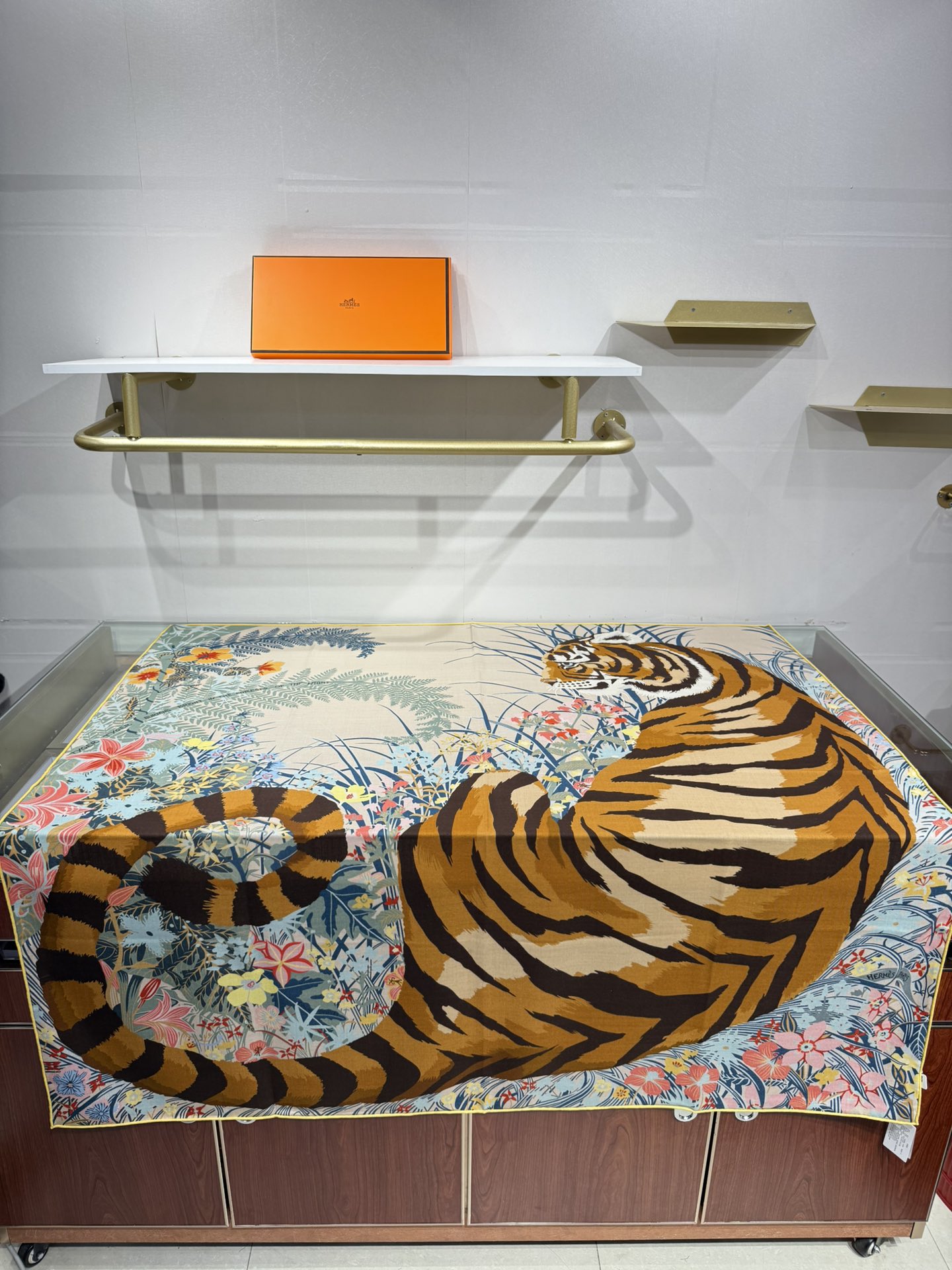 💟2025年秋冬抢先 上新💞【双面同色丝毛方巾】手工卷边山羊绒和真丝混纺披肩（70%山羊绒，30%桑蚕丝