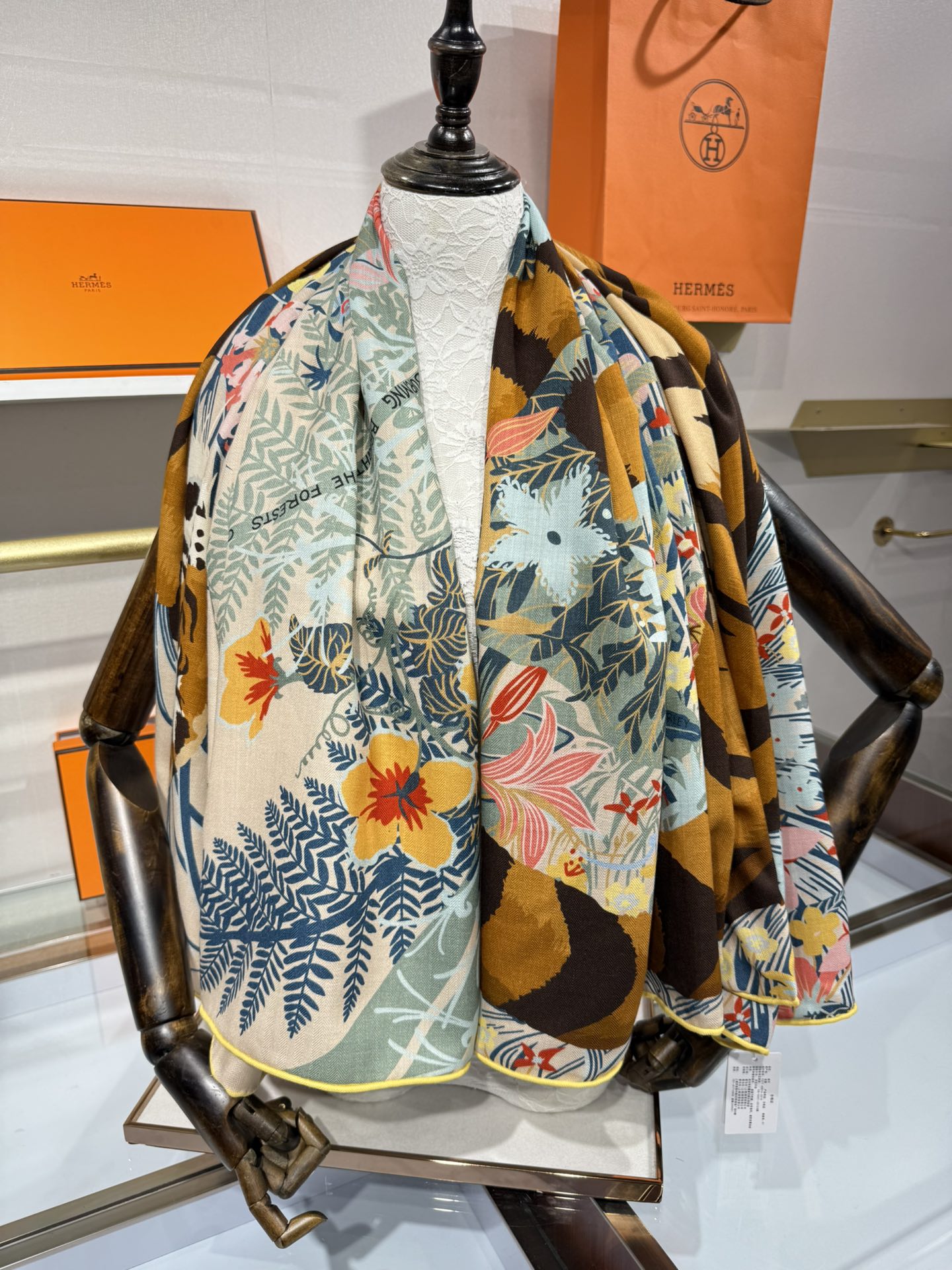 💟2025年秋冬抢先 上新💞【双面同色丝毛方巾】手工卷边山羊绒和真丝混纺披肩（70%山羊绒，30%桑蚕丝