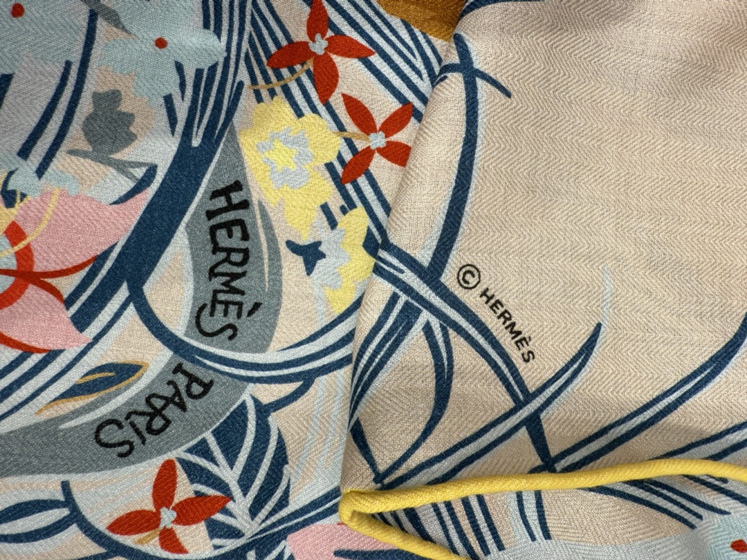 💟2025年秋冬抢先 上新💞【双面同色丝毛方巾】手工卷边山羊绒和真丝混纺披肩（70%山羊绒，30%桑蚕丝