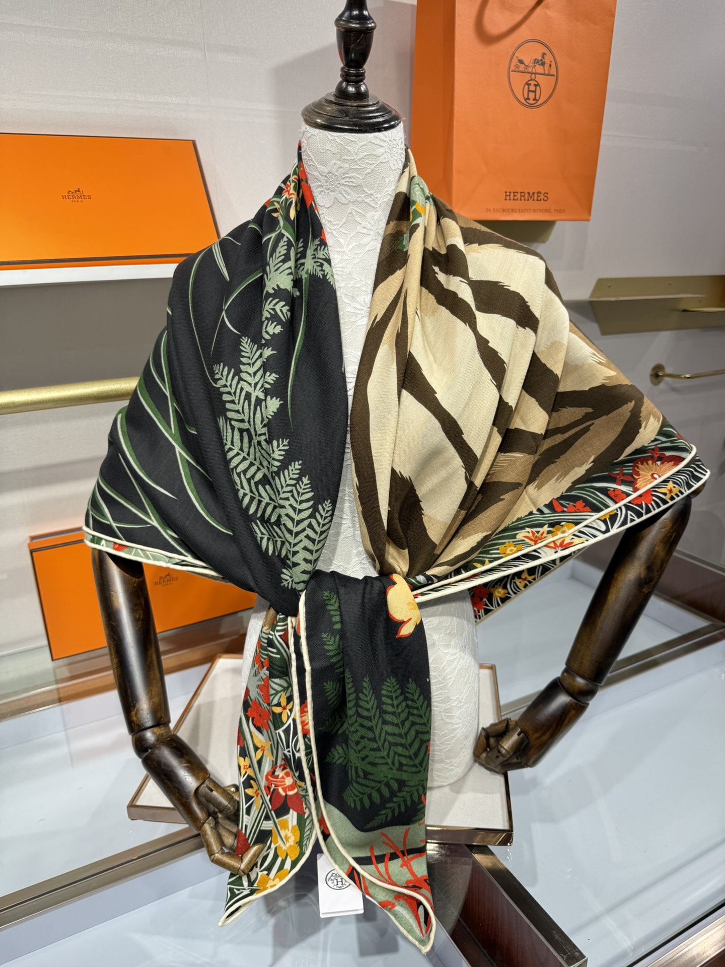 💟2025年秋冬抢先 上新💞【双面同色丝毛方巾】手工卷边山羊绒和真丝混纺披肩（70%山羊绒，30%桑蚕丝