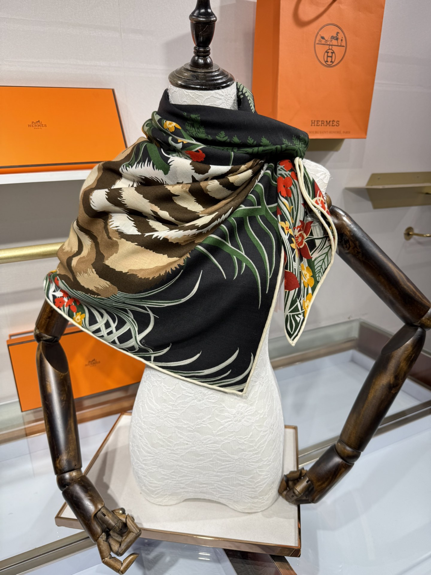 💟2025年秋冬抢先 上新💞【双面同色丝毛方巾】手工卷边山羊绒和真丝混纺披肩（70%山羊绒，30%桑蚕丝