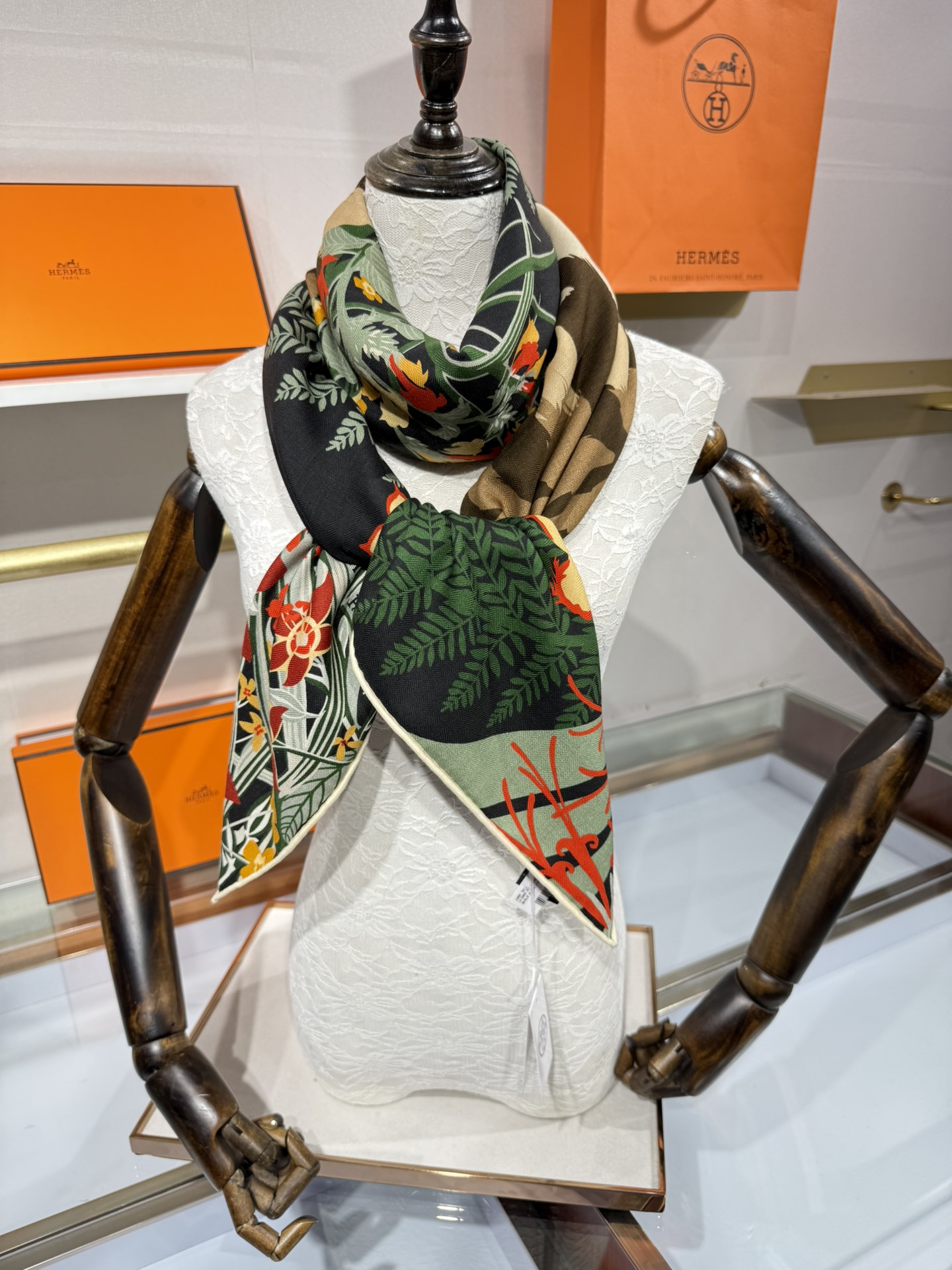 💟2025年秋冬抢先 上新💞【双面同色丝毛方巾】手工卷边山羊绒和真丝混纺披肩（70%山羊绒，30%桑蚕丝