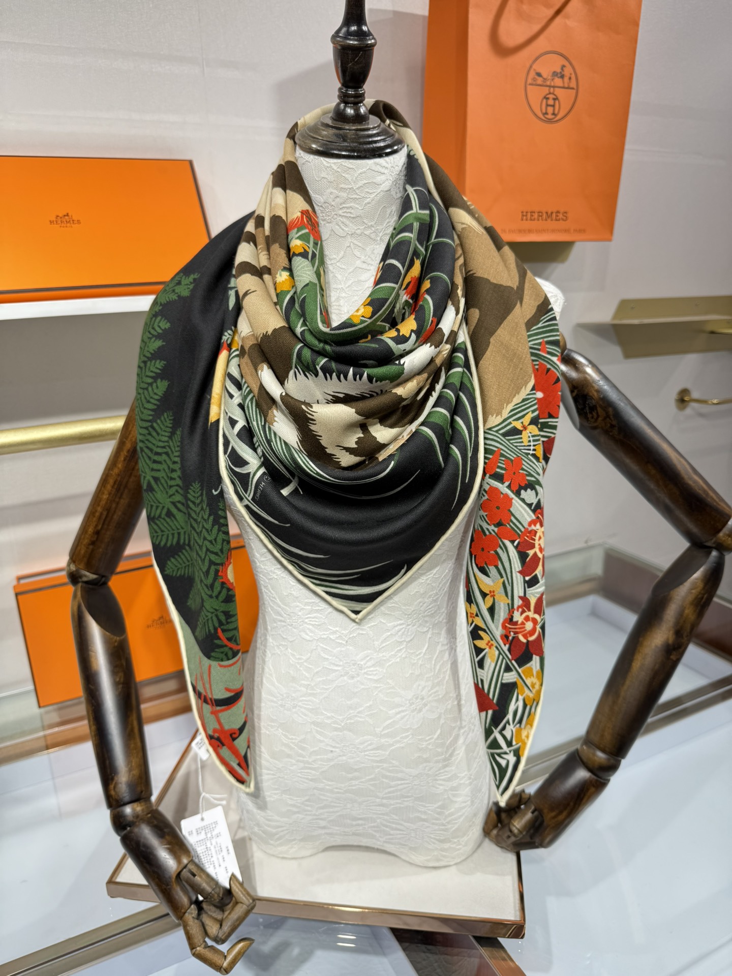 💟2025年秋冬抢先 上新💞【双面同色丝毛方巾】手工卷边山羊绒和真丝混纺披肩（70%山羊绒，30%桑蚕丝