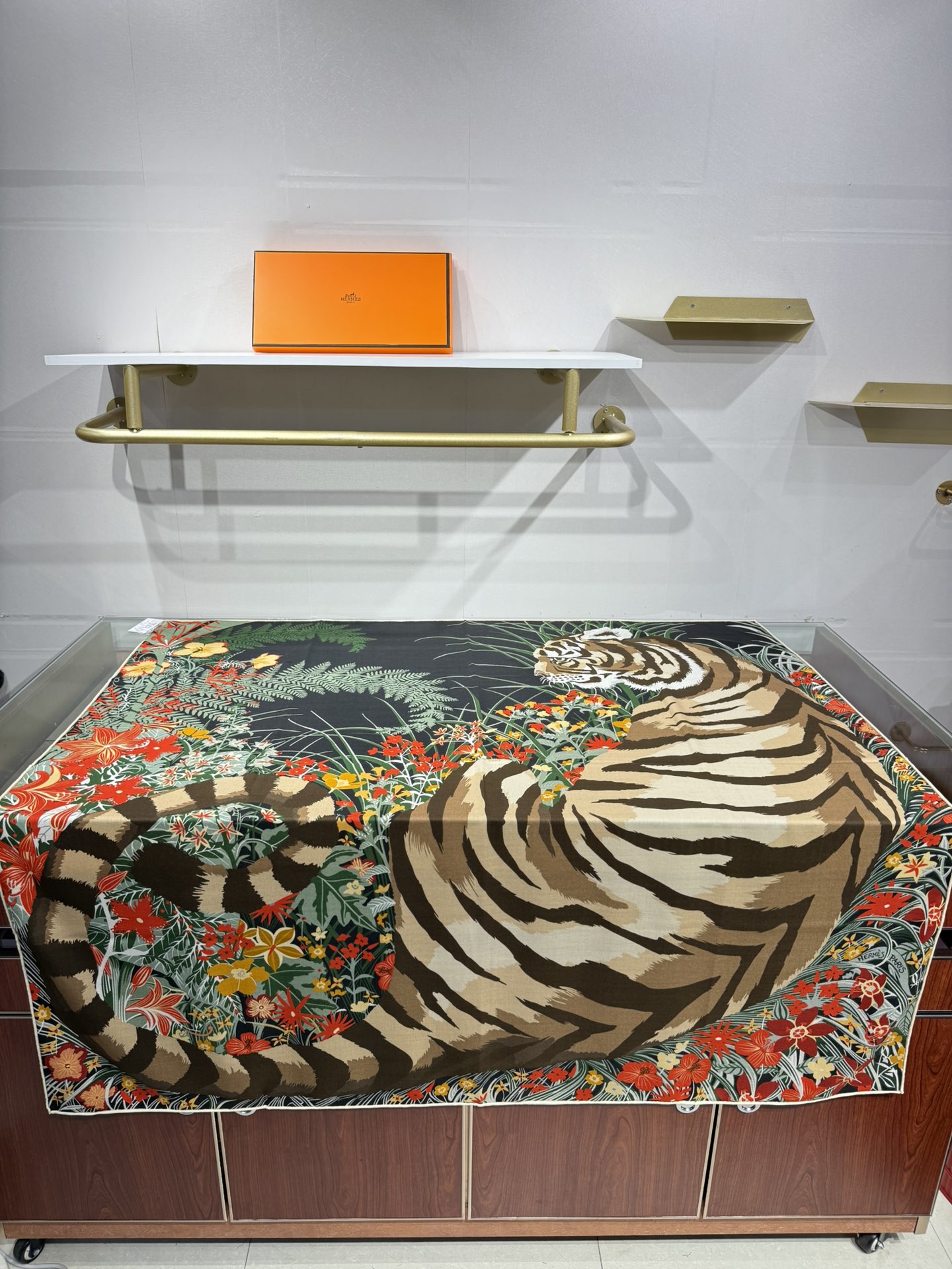 💟2025年秋冬抢先 上新💞【双面同色丝毛方巾】手工卷边山羊绒和真丝混纺披肩（70%山羊绒，30%桑蚕丝