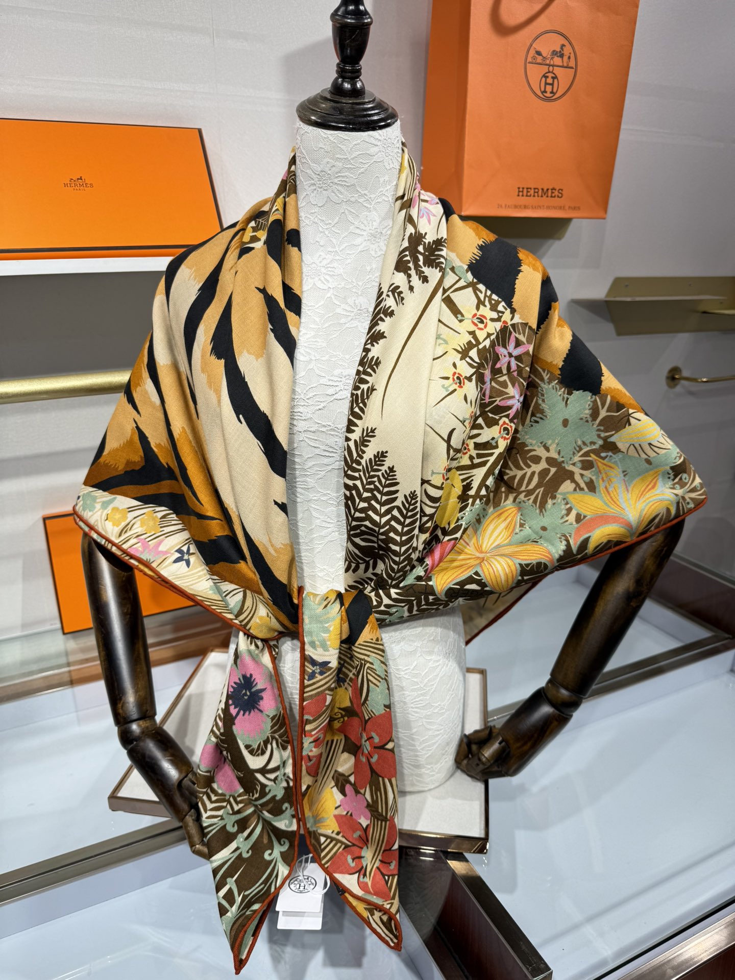 💟2025年秋冬抢先 上新💞【双面同色丝毛方巾】手工卷边山羊绒和真丝混纺披肩（70%山羊绒，30%桑蚕丝