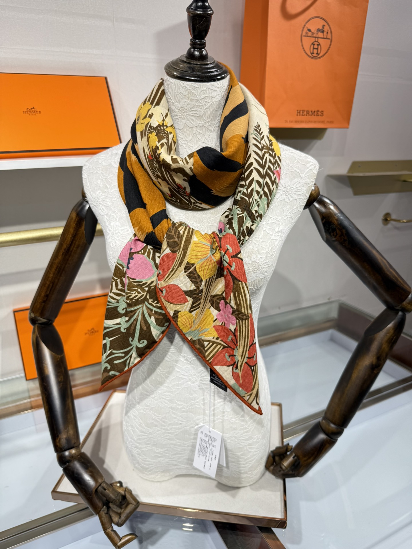 💟2025年秋冬抢先 上新💞【双面同色丝毛方巾】手工卷边山羊绒和真丝混纺披肩（70%山羊绒，30%桑蚕丝