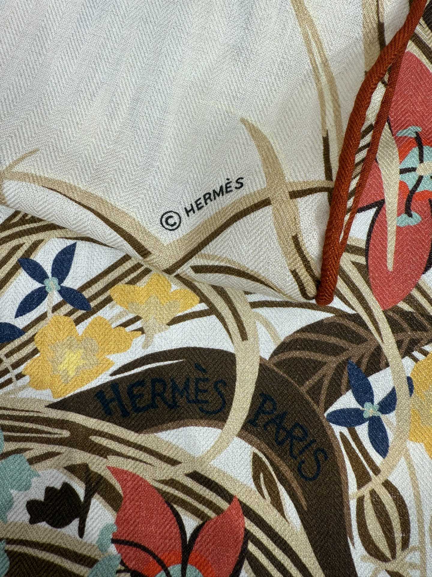 💟2025年秋冬抢先 上新💞【双面同色丝毛方巾】手工卷边山羊绒和真丝混纺披肩（70%山羊绒，30%桑蚕丝