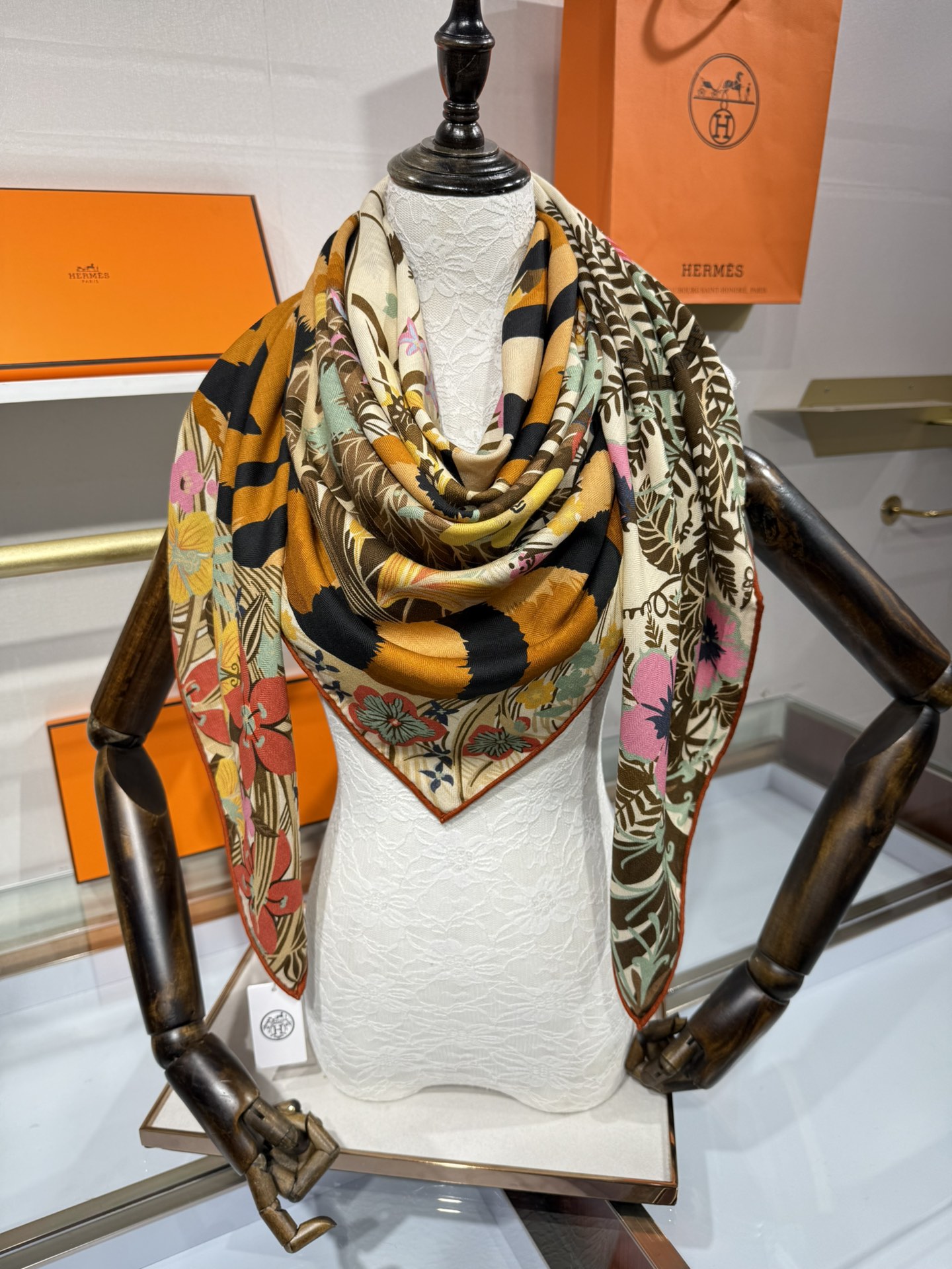 💟2025年秋冬抢先 上新💞【双面同色丝毛方巾】手工卷边山羊绒和真丝混纺披肩（70%山羊绒，30%桑蚕丝