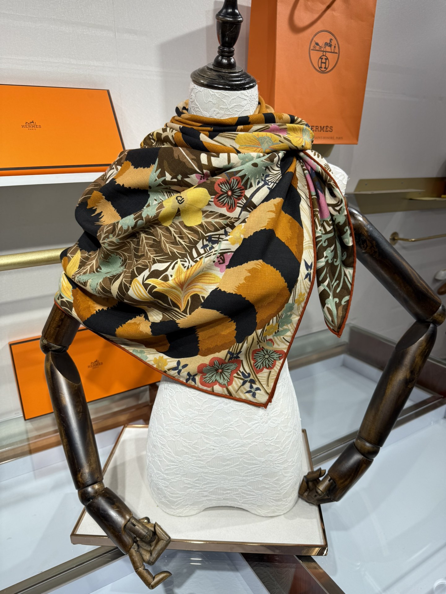 💟2025年秋冬抢先 上新💞【双面同色丝毛方巾】手工卷边山羊绒和真丝混纺披肩（70%山羊绒，30%桑蚕丝