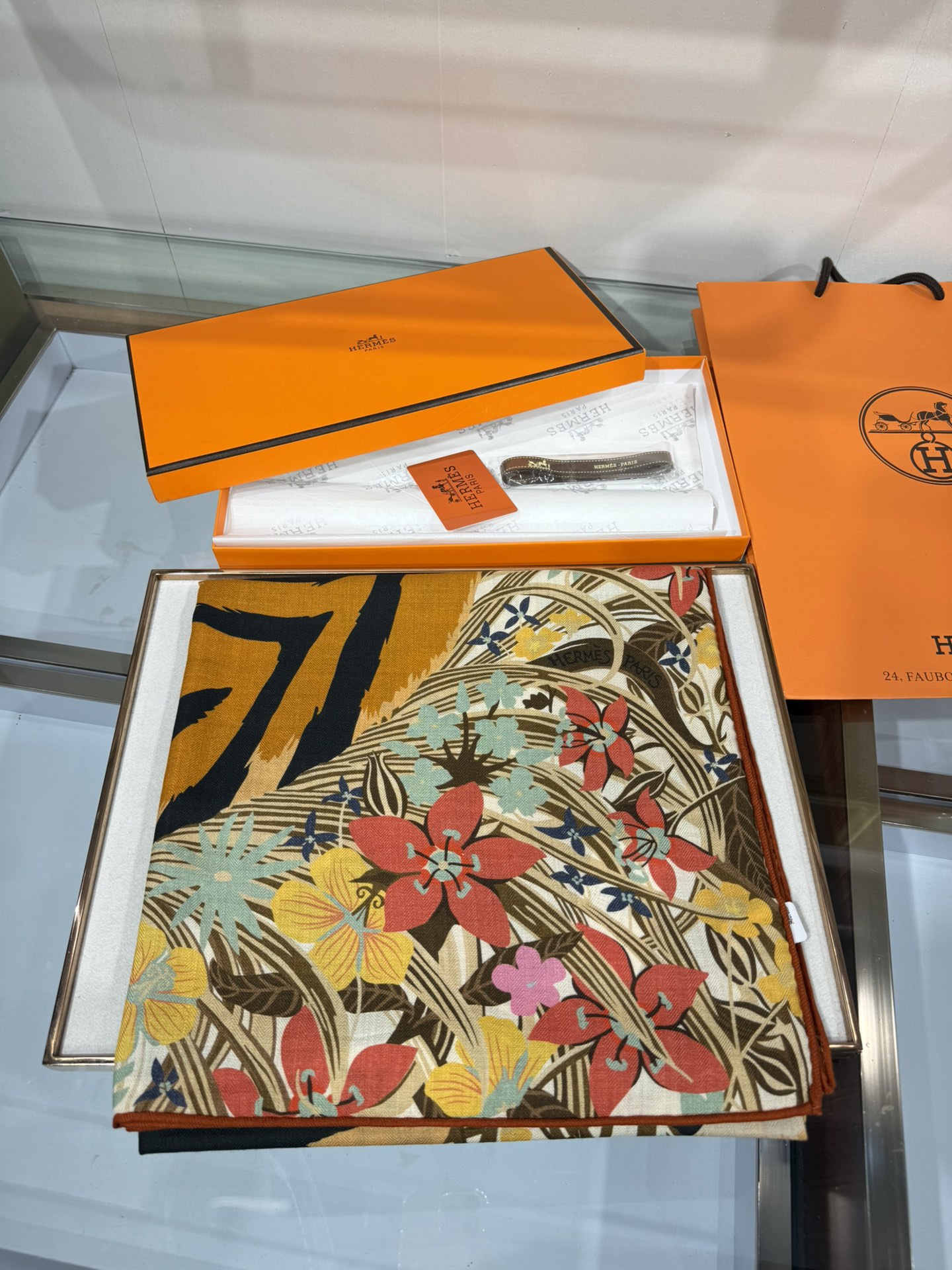 💟2025年秋冬抢先 上新💞【双面同色丝毛方巾】手工卷边山羊绒和真丝混纺披肩（70%山羊绒，30%桑蚕丝