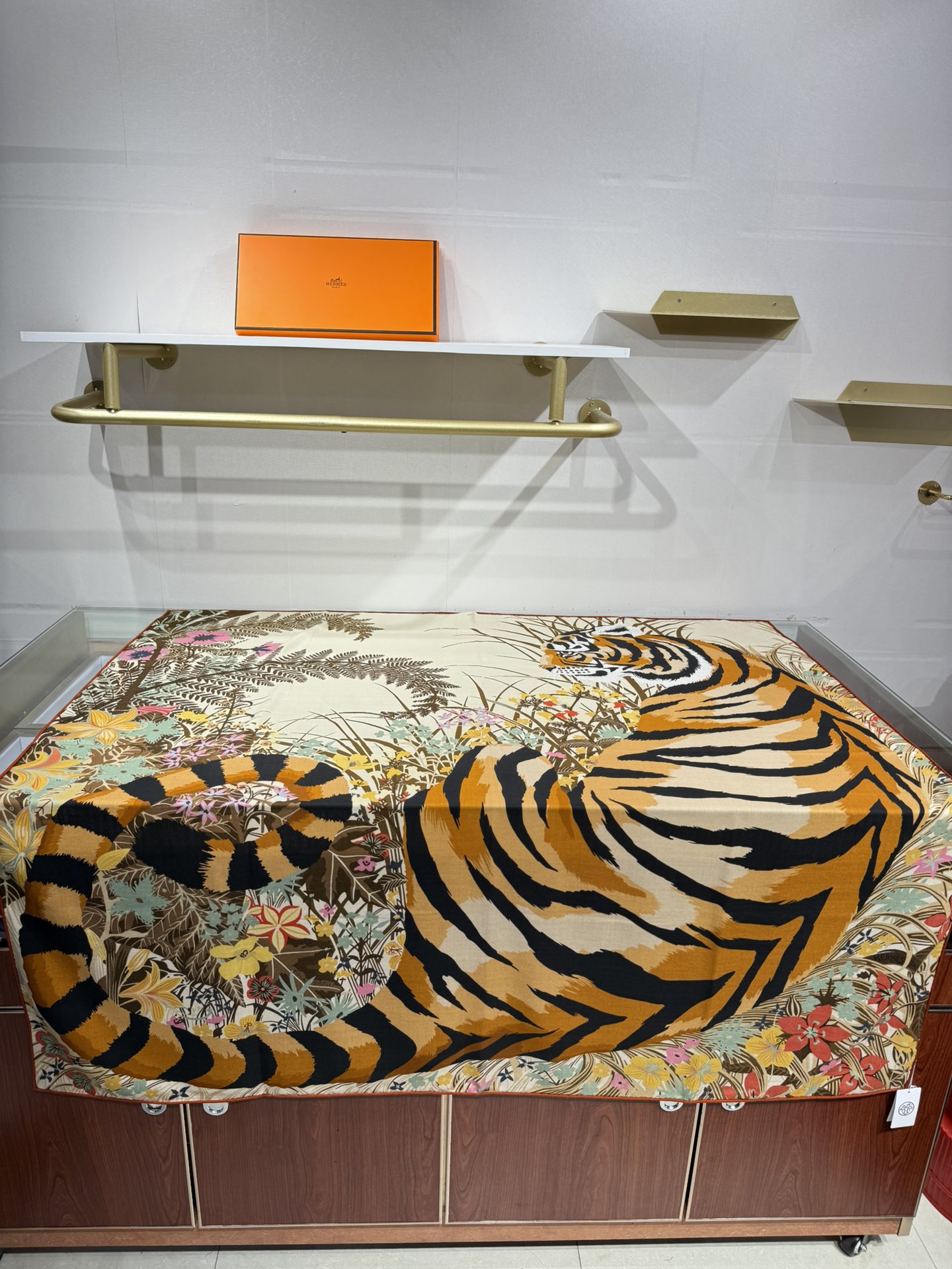 💟2025年秋冬抢先 上新💞【双面同色丝毛方巾】手工卷边山羊绒和真丝混纺披肩（70%山羊绒，30%桑蚕丝