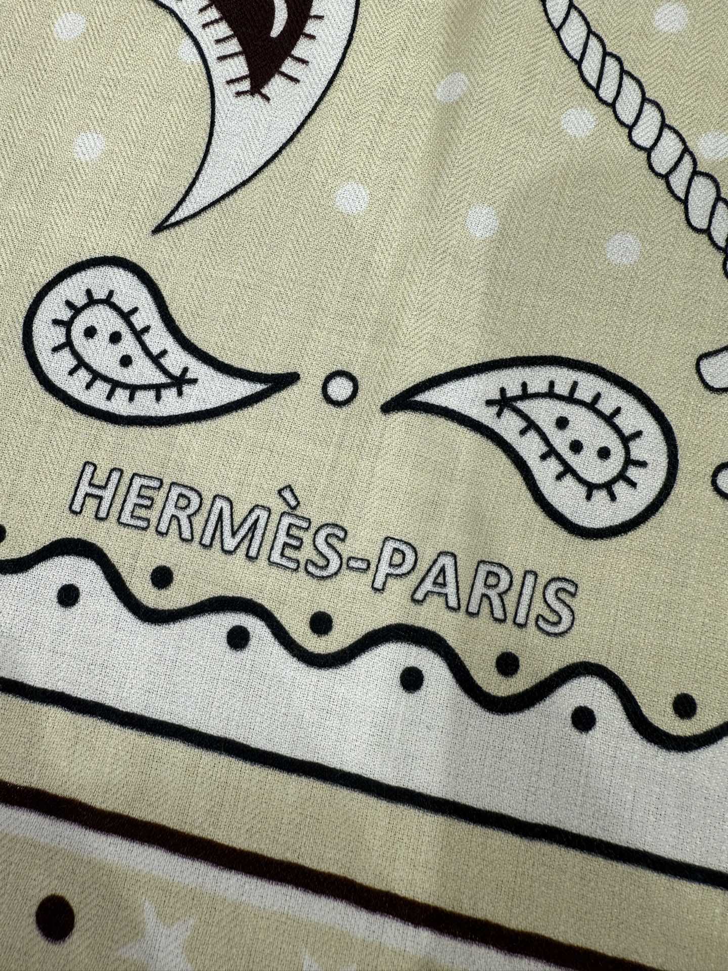 💟“水果竞技”140双面丝绒披肩手工卷边丝毛方巾（30%桑蚕丝70%羊绒)这款爱马仕经典单品展现强大而迷