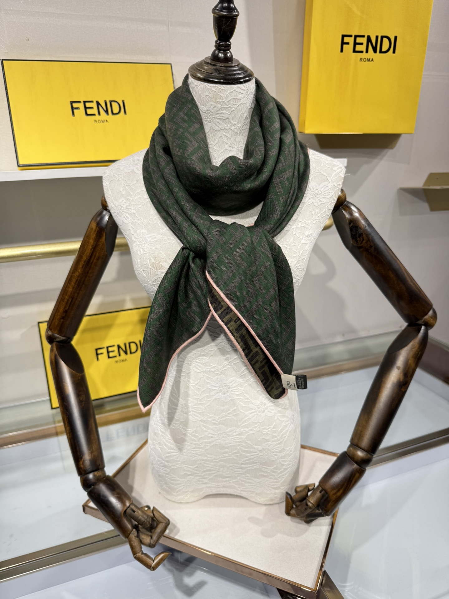 💟2025年秋冬新款💖💖💃🏻💃🏻芬迪家 丝羊绒方巾‼️抢‼️VIP推荐 ‼️👍下手一定要快【高端 大爱 