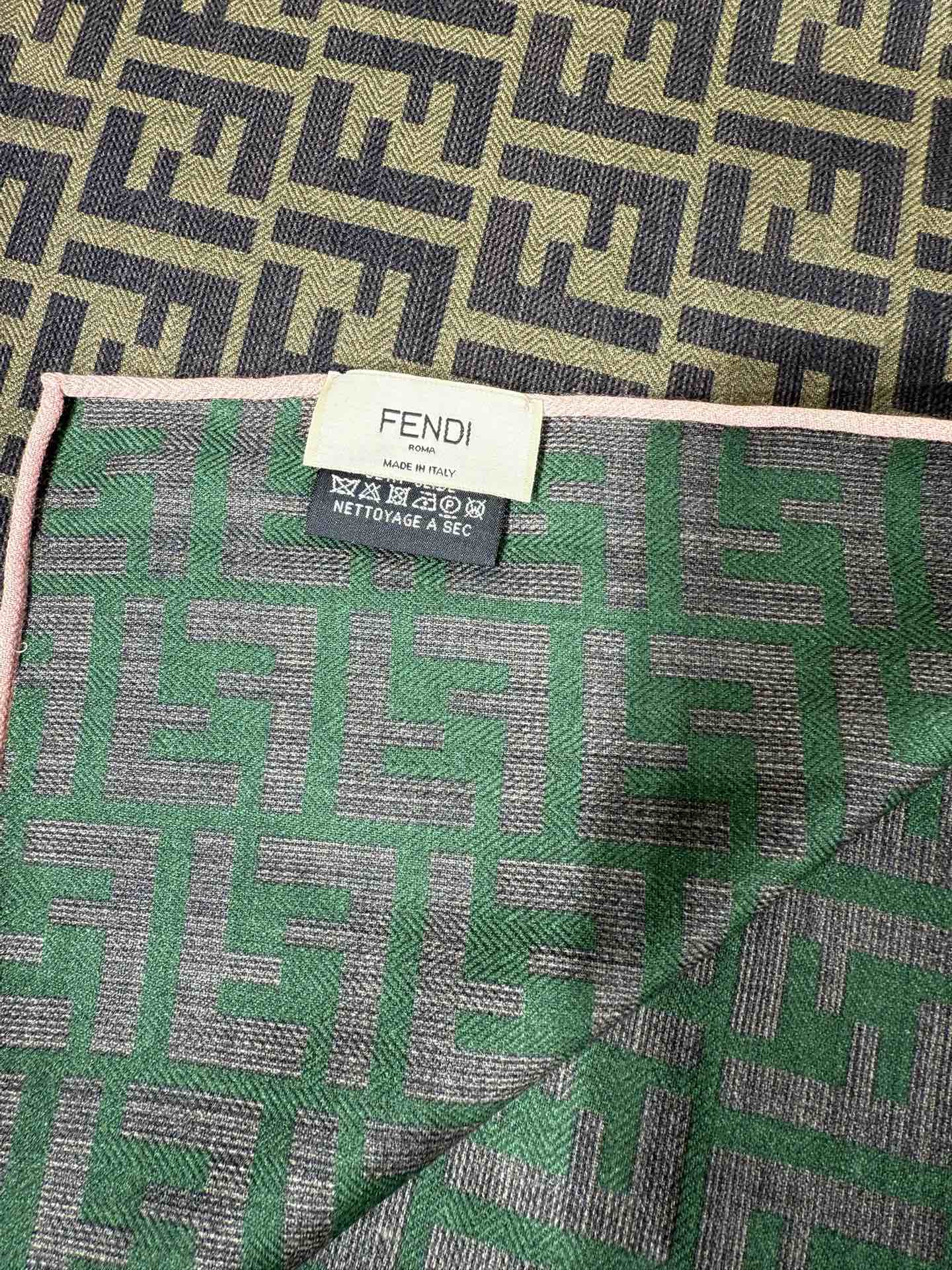 💟2025年秋冬新款💖💖💃🏻💃🏻芬迪家 丝羊绒方巾‼️抢‼️VIP推荐 ‼️👍下手一定要快【高端 大爱 