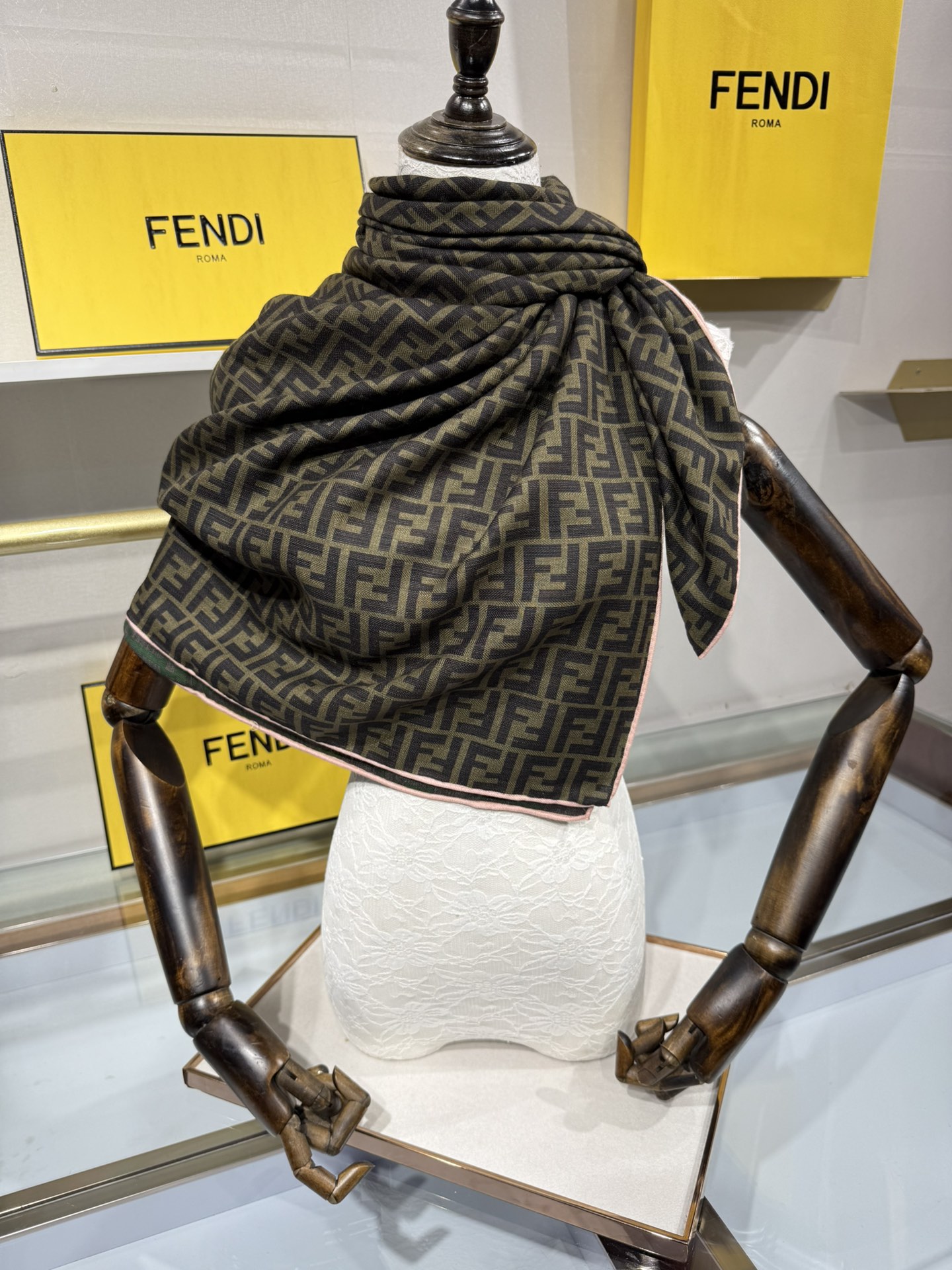 💟2025年秋冬新款💖💖💃🏻💃🏻芬迪家 丝羊绒方巾‼️抢‼️VIP推荐 ‼️👍下手一定要快【高端 大爱 