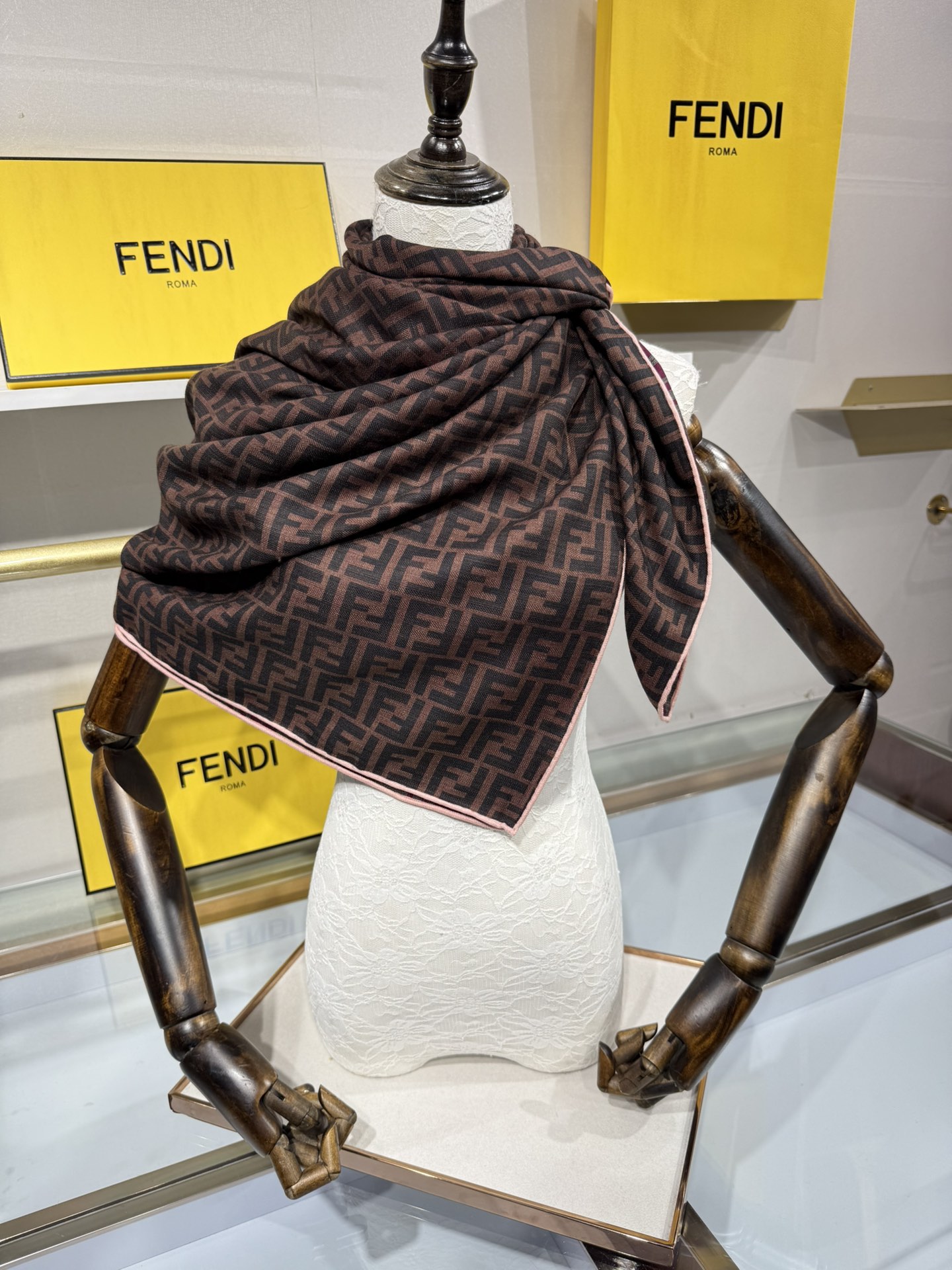 💟2025年秋冬新款💖💖💃🏻💃🏻芬迪家 丝羊绒方巾‼️抢‼️VIP推荐 ‼️👍下手一定要快【高端 大爱 